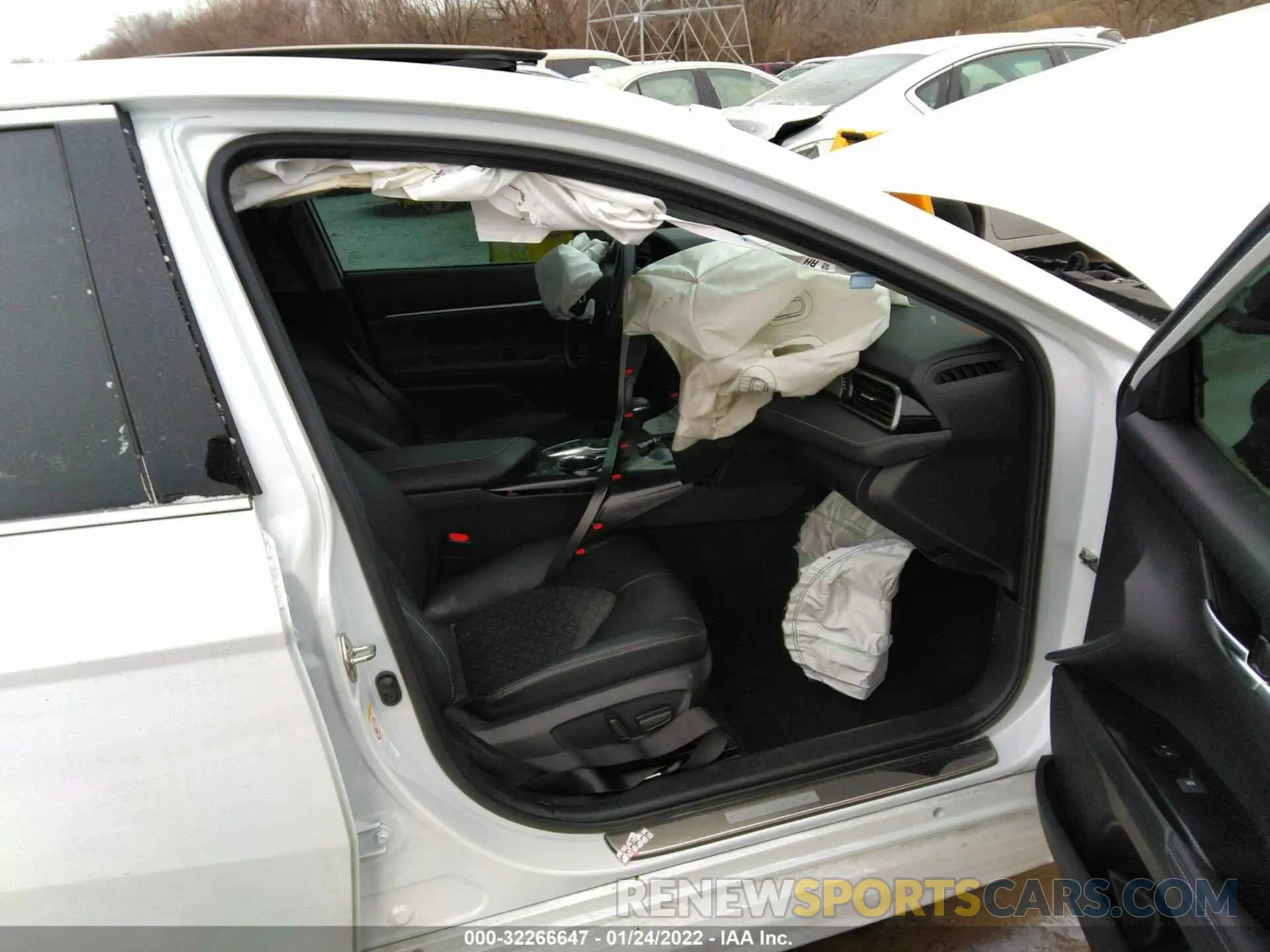 5 fotografías del automóvil dañado 4T1B61HK9KU712727 TOYOTA CAMRY 2019