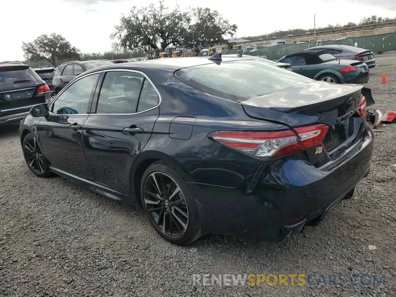 2 fotografías del automóvil dañado 4T1B61HK9KU795818 TOYOTA CAMRY 2019