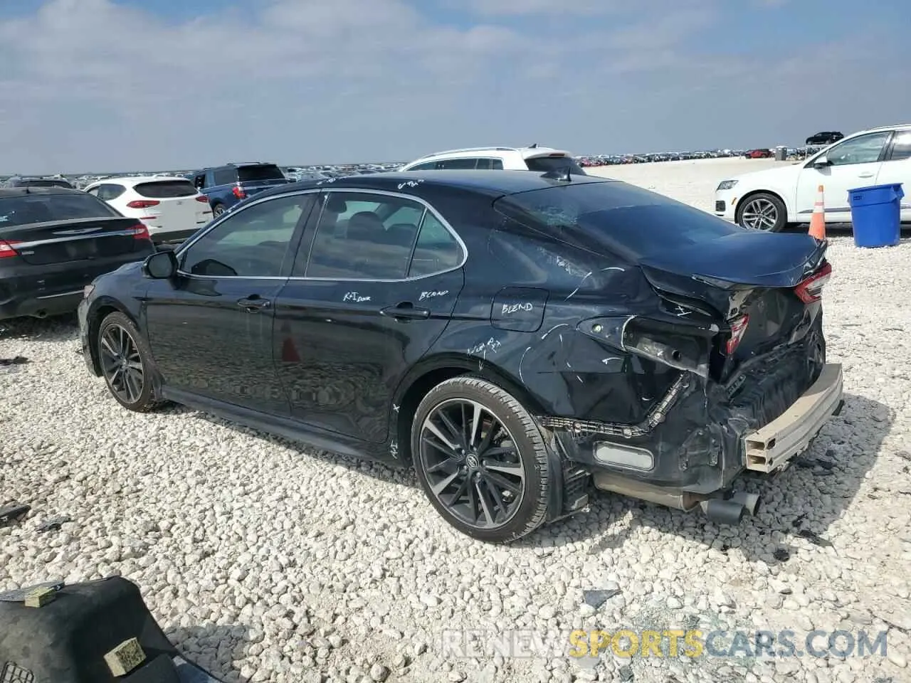 2 fotografías del automóvil dañado 4T1B61HK9KU825030 TOYOTA CAMRY 2019