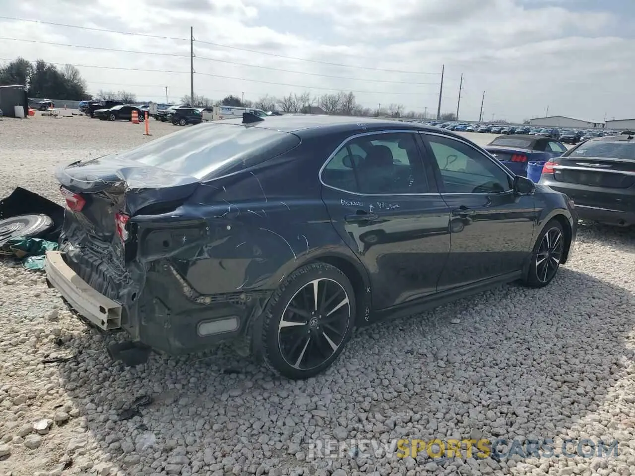 3 fotografías del automóvil dañado 4T1B61HK9KU825030 TOYOTA CAMRY 2019