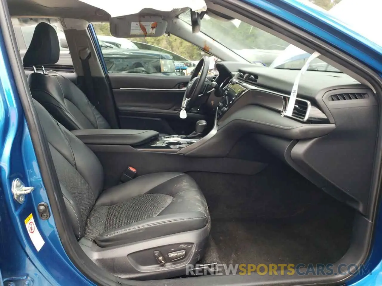 5 fotografías del automóvil dañado 4T1B61HKXKU176743 TOYOTA CAMRY 2019