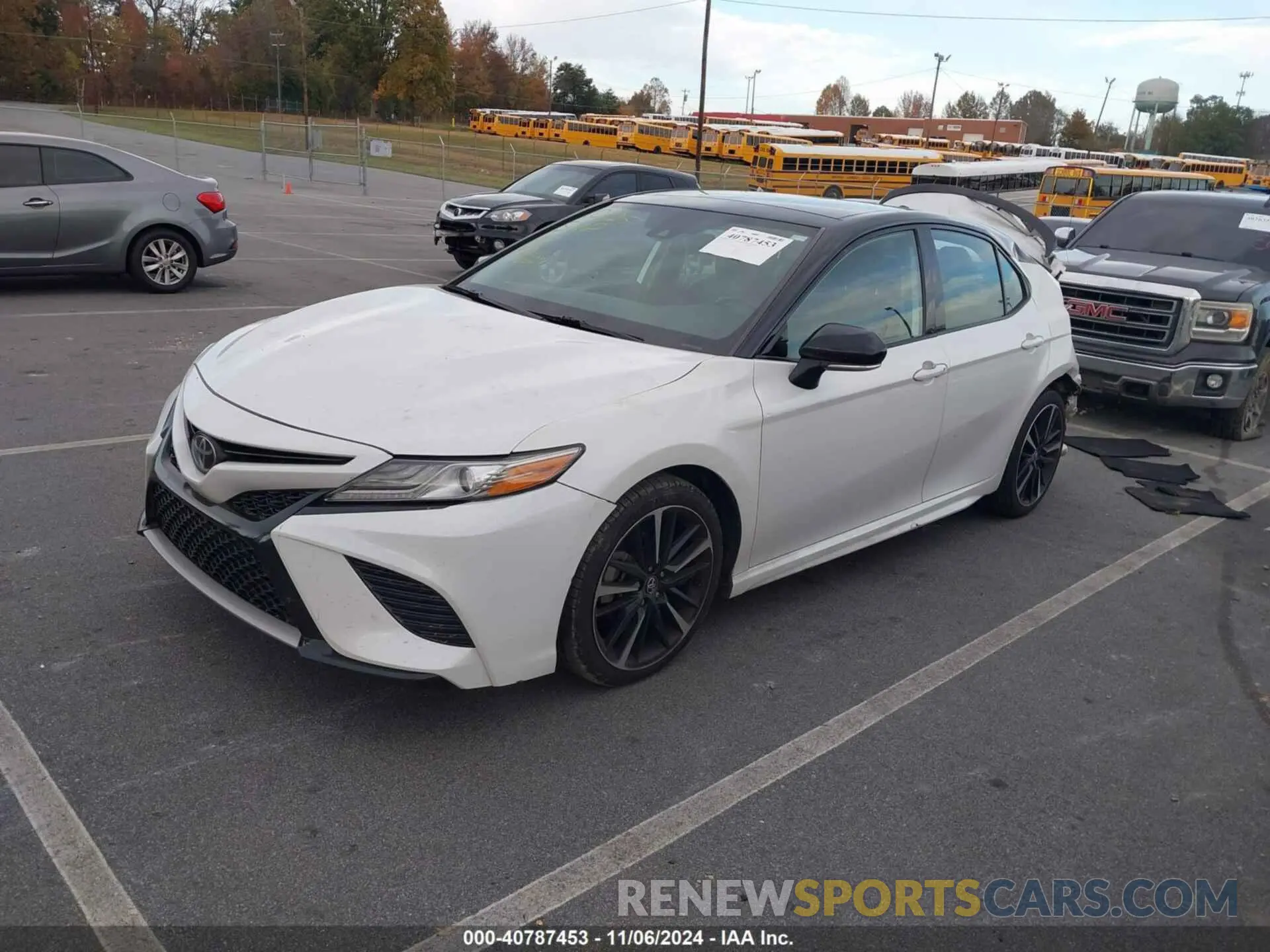 2 fotografías del automóvil dañado 4T1B61HKXKU204721 TOYOTA CAMRY 2019