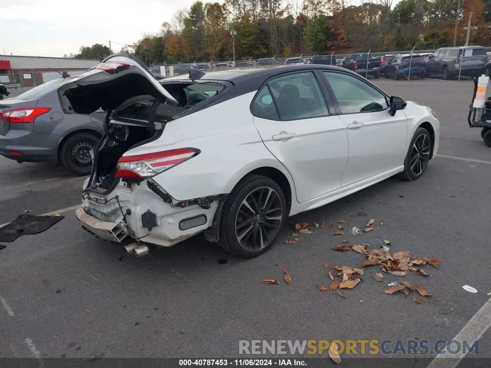 4 fotografías del automóvil dañado 4T1B61HKXKU204721 TOYOTA CAMRY 2019