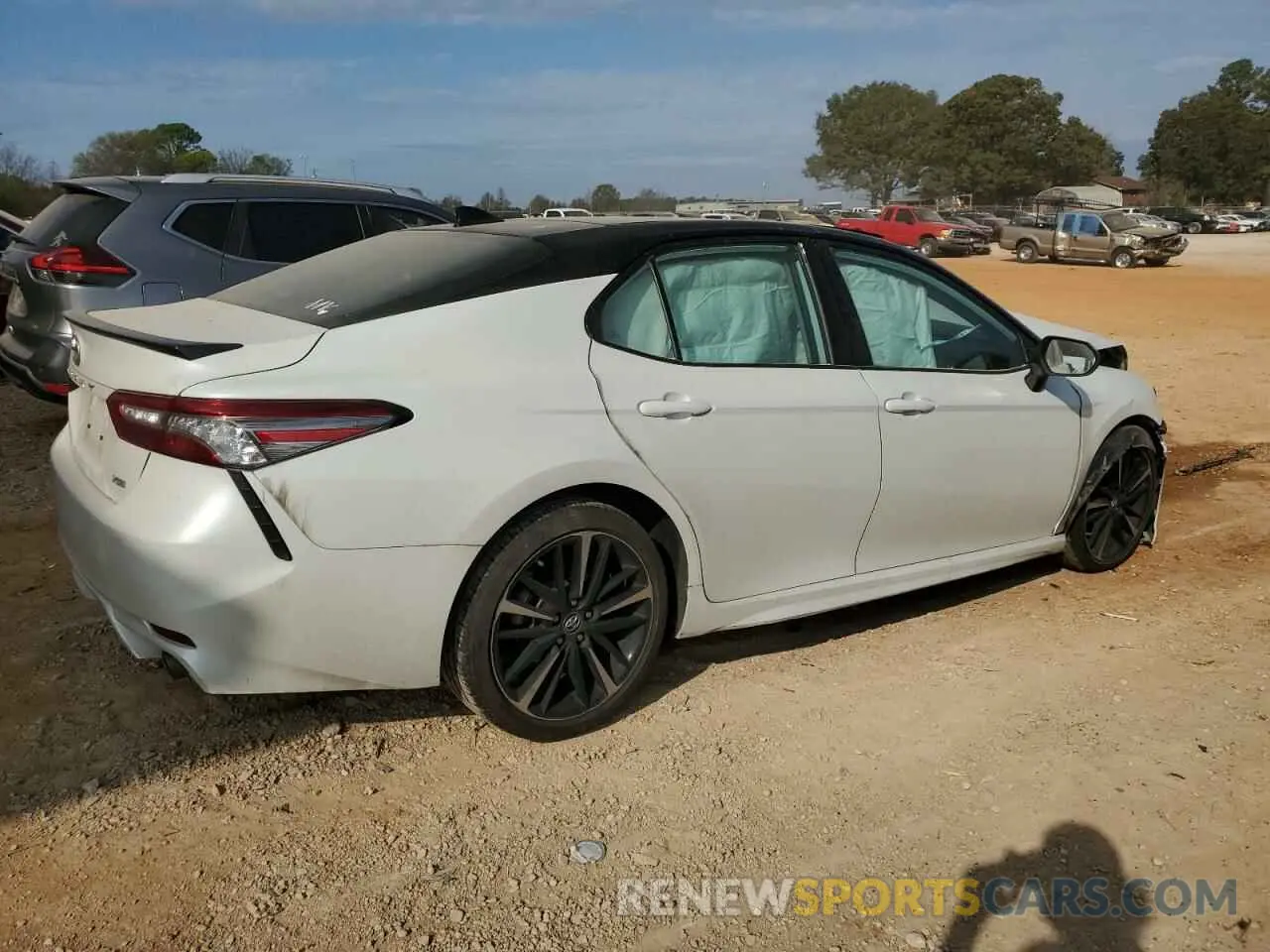 3 fotografías del automóvil dañado 4T1B61HKXKU252042 TOYOTA CAMRY 2019