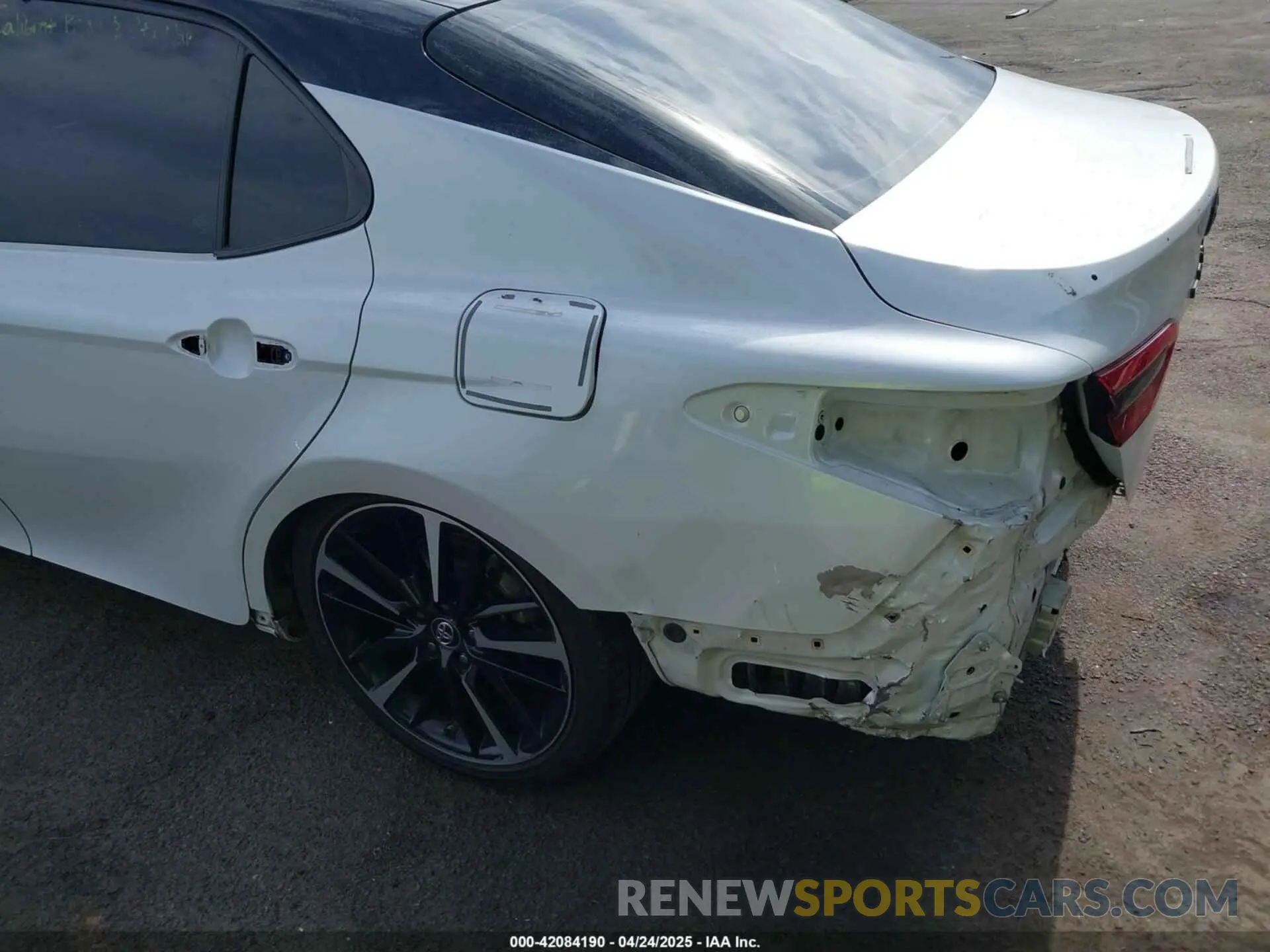 17 fotografías del automóvil dañado 4T1B61HKXKU277782 TOYOTA CAMRY 2019