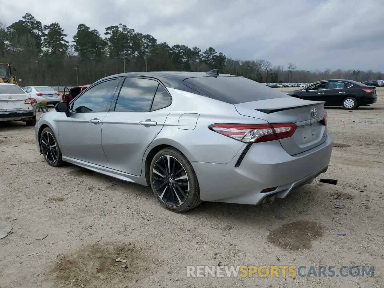 2 fotografías del automóvil dañado 4T1B61HKXKU280391 TOYOTA CAMRY 2019