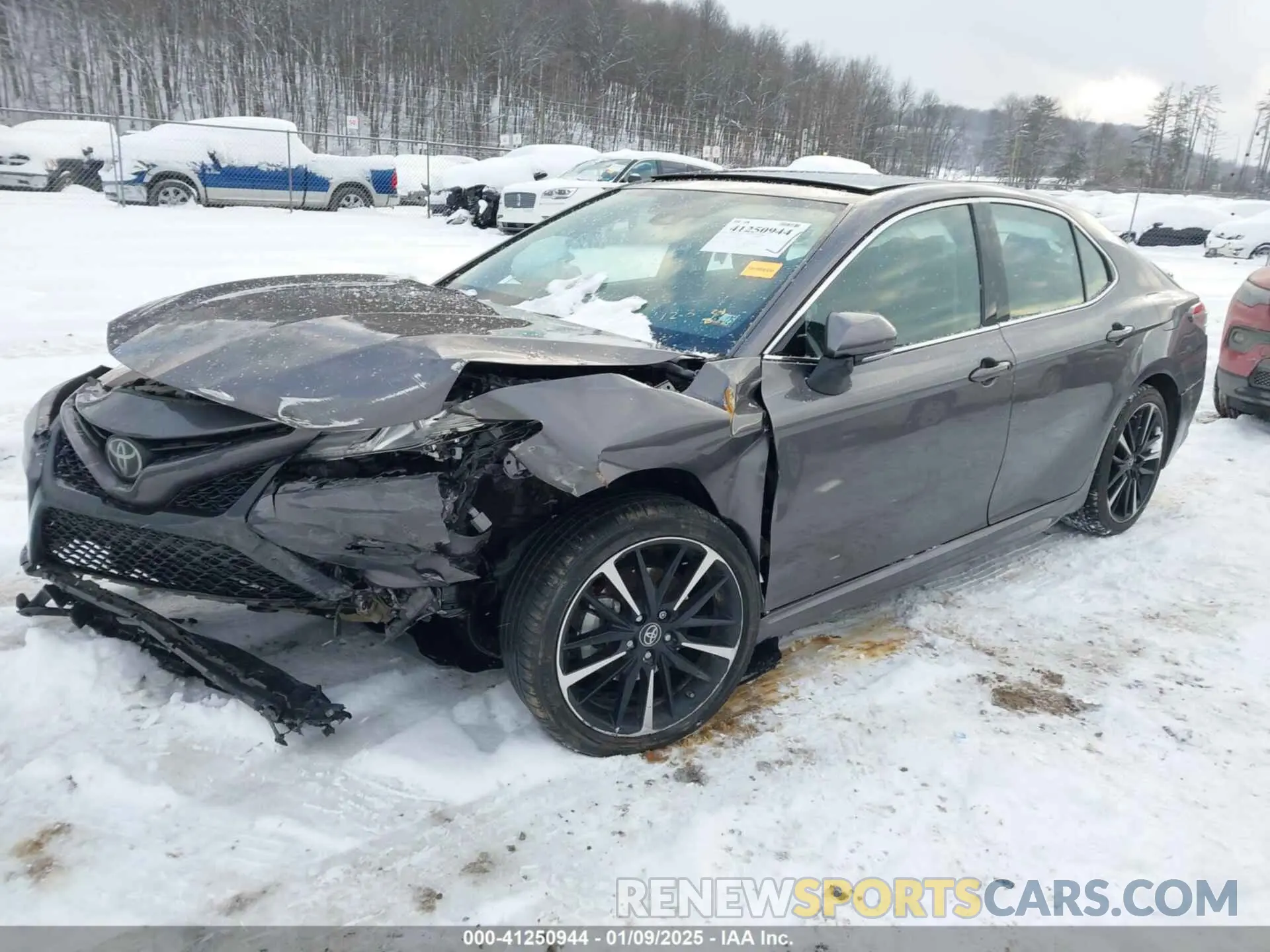 2 fotografías del automóvil dañado 4T1B61HKXKU283128 TOYOTA CAMRY 2019