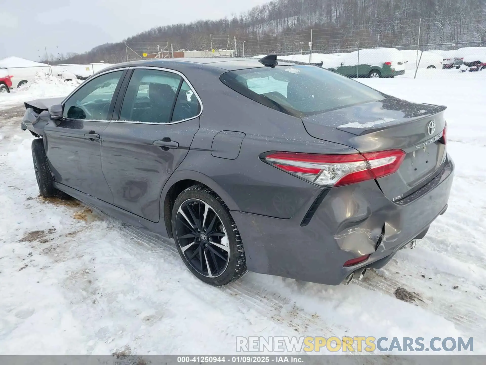 3 fotografías del automóvil dañado 4T1B61HKXKU283128 TOYOTA CAMRY 2019