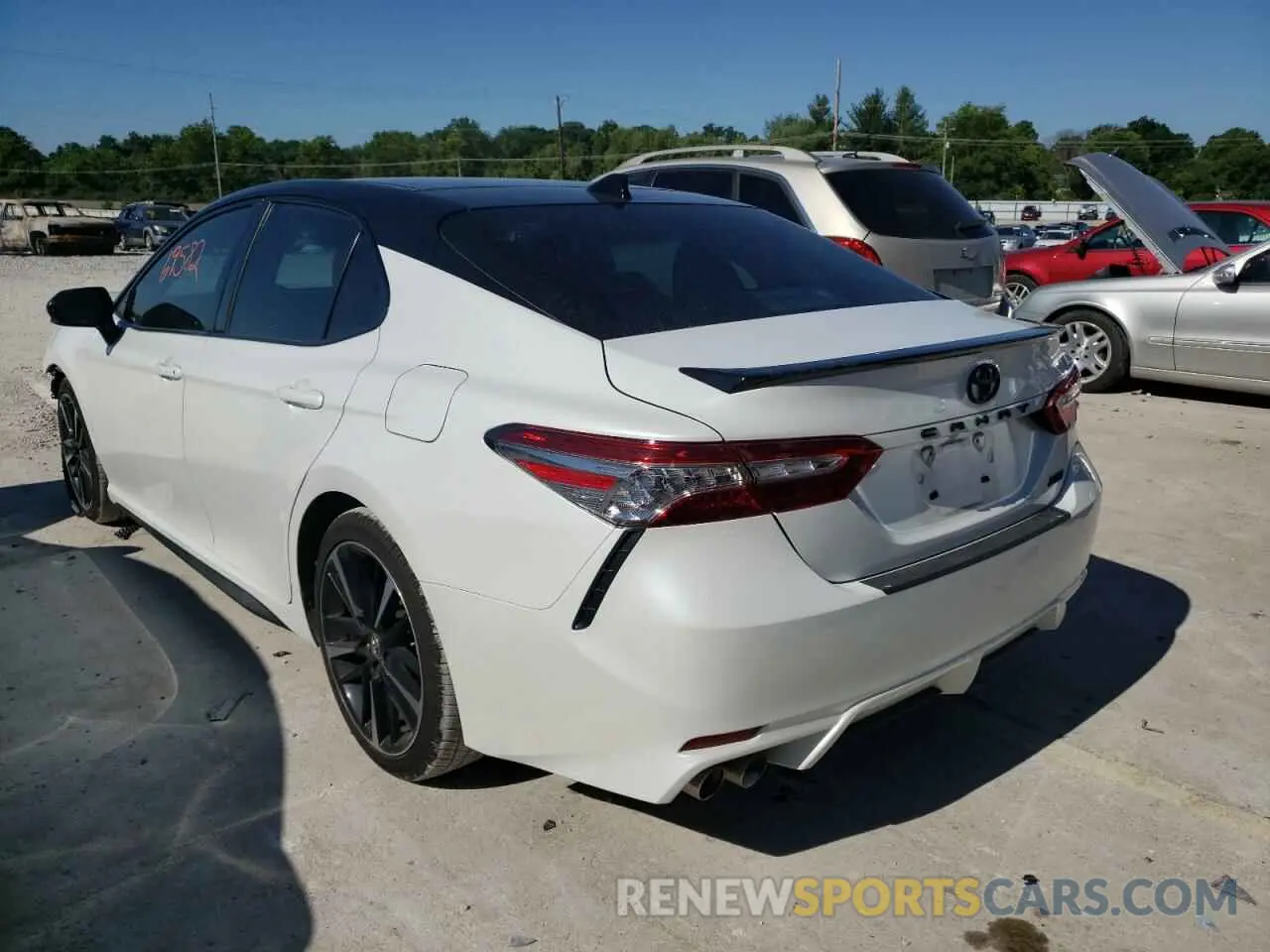 3 fotografías del automóvil dañado 4T1B61HKXKU284747 TOYOTA CAMRY 2019