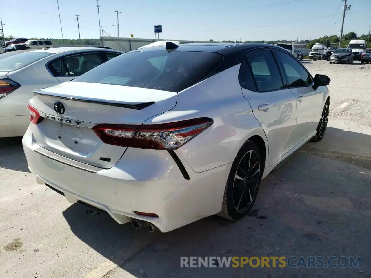 4 fotografías del automóvil dañado 4T1B61HKXKU284747 TOYOTA CAMRY 2019