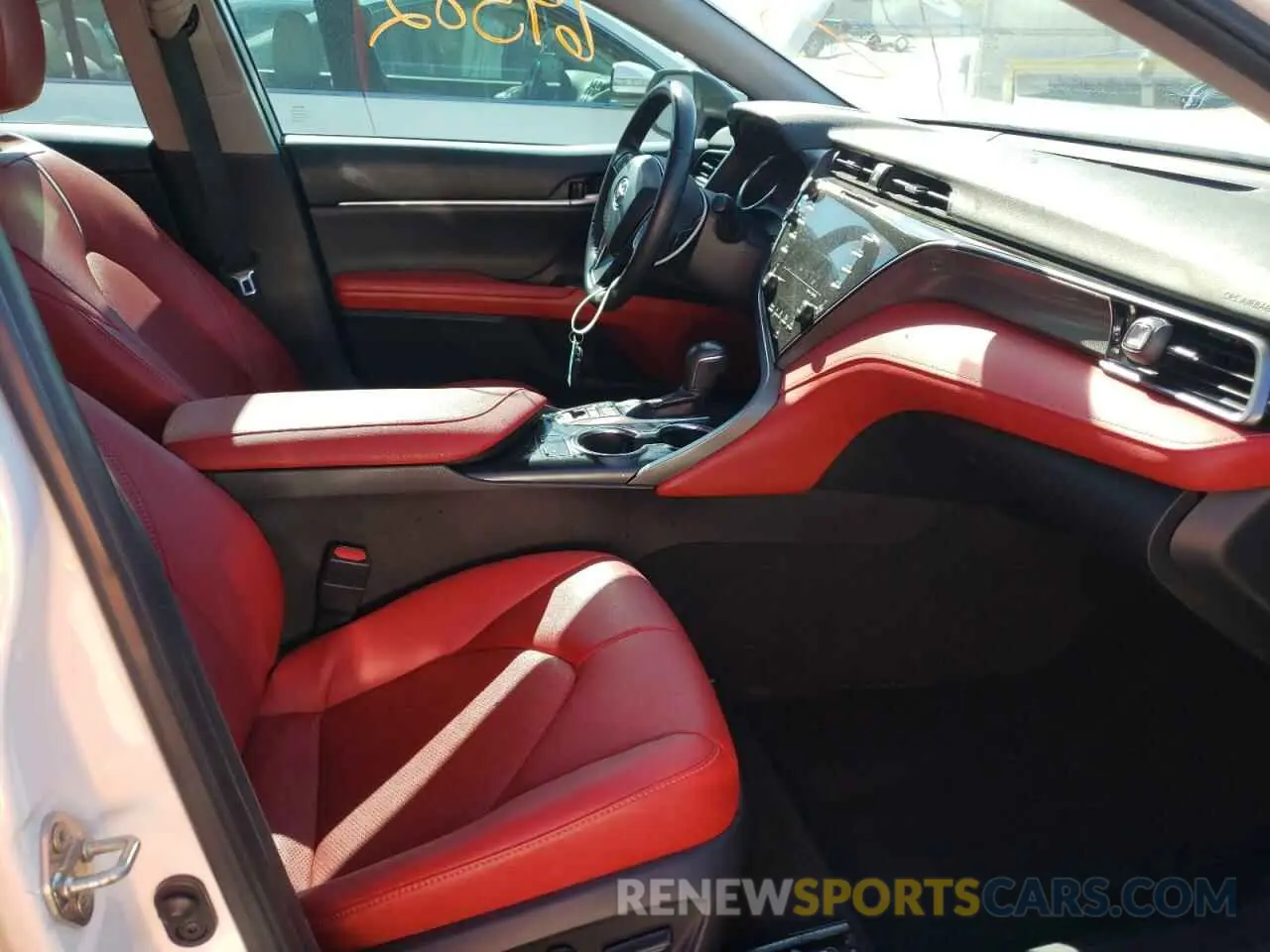 5 fotografías del automóvil dañado 4T1B61HKXKU284747 TOYOTA CAMRY 2019