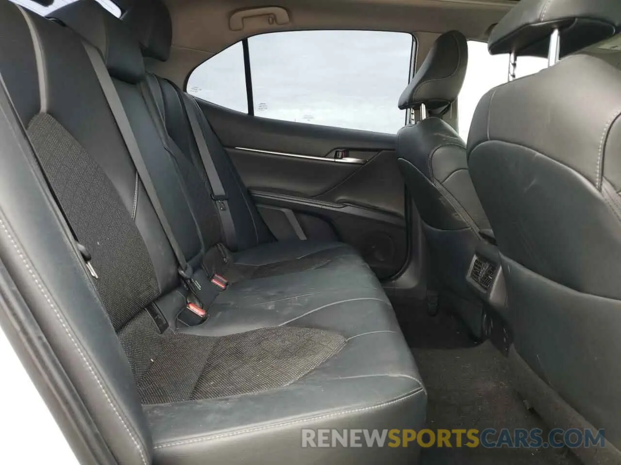 10 fotografías del automóvil dañado 4T1B61HKXKU292136 TOYOTA CAMRY 2019