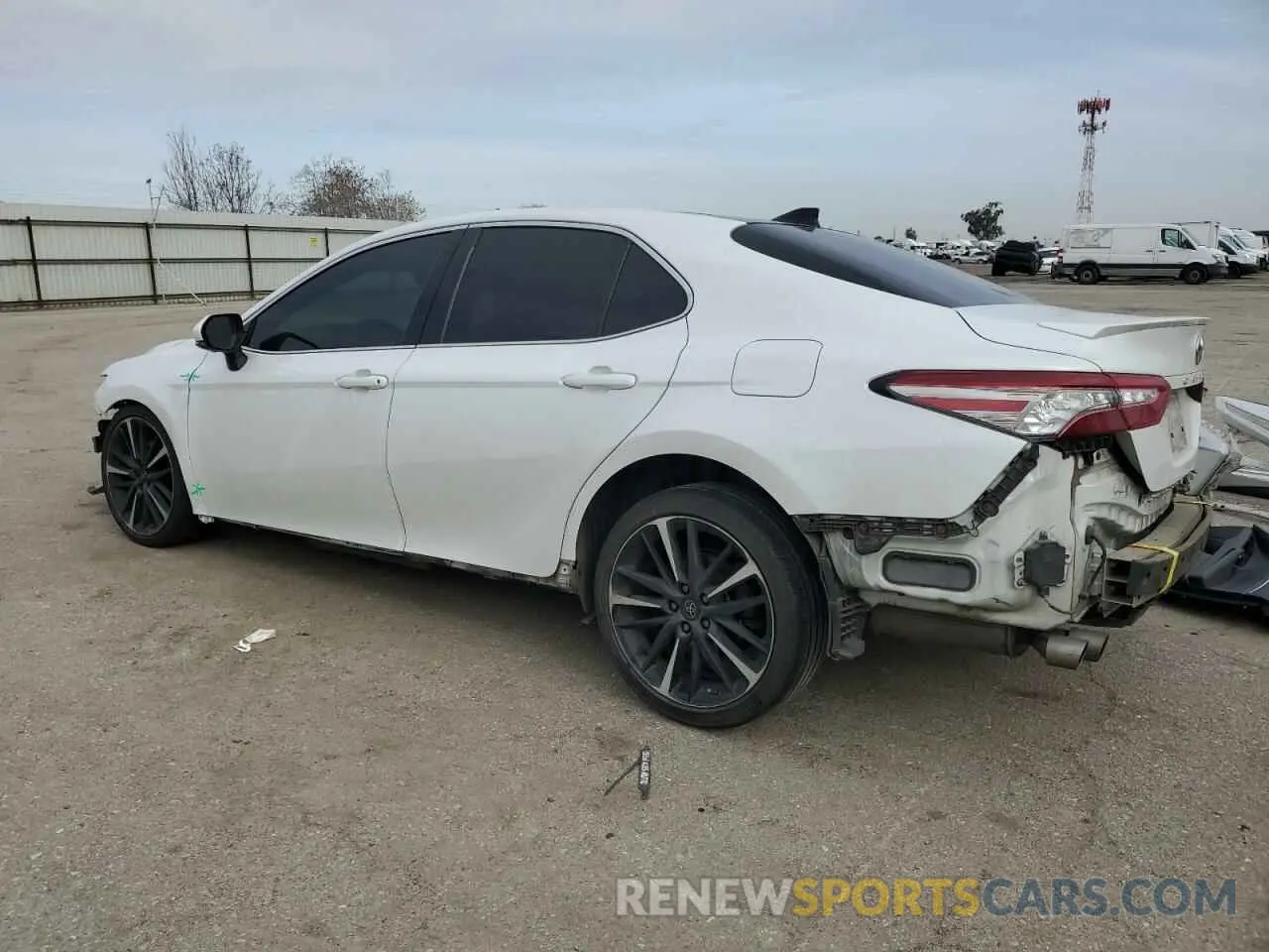 2 fotografías del automóvil dañado 4T1B61HKXKU292136 TOYOTA CAMRY 2019