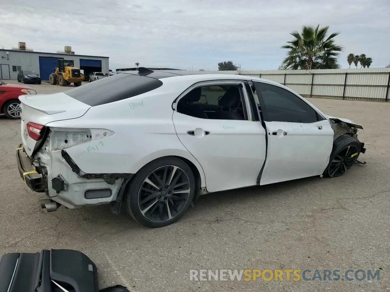 3 fotografías del automóvil dañado 4T1B61HKXKU292136 TOYOTA CAMRY 2019