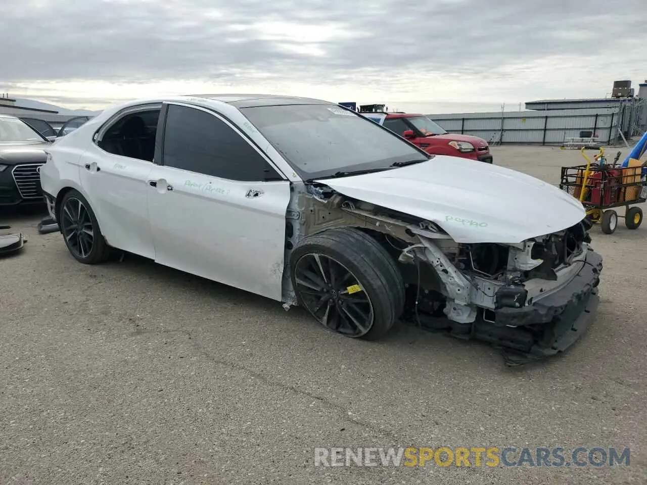 4 fotografías del automóvil dañado 4T1B61HKXKU292136 TOYOTA CAMRY 2019