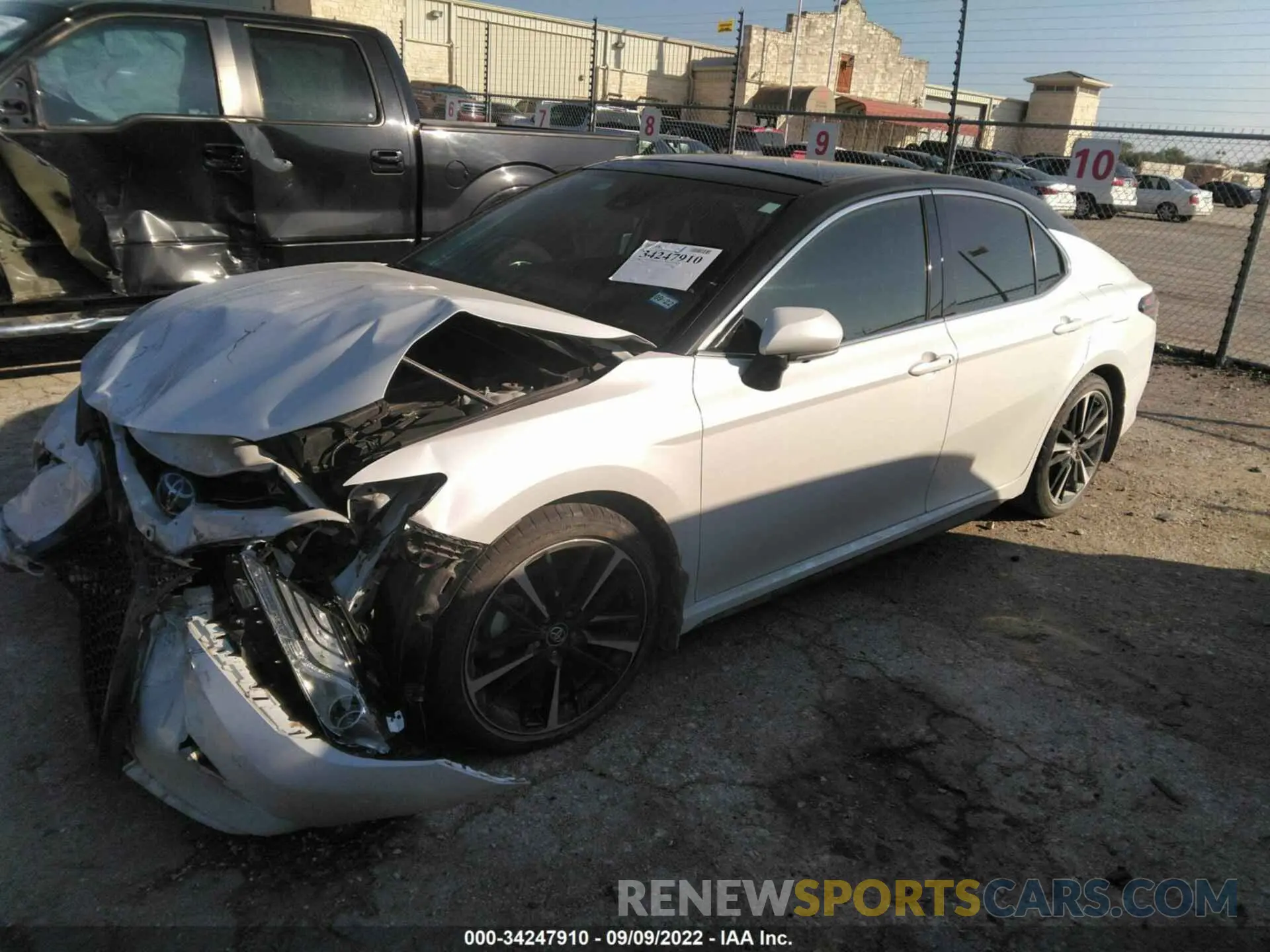 2 fotografías del automóvil dañado 4T1B61HKXKU296476 TOYOTA CAMRY 2019