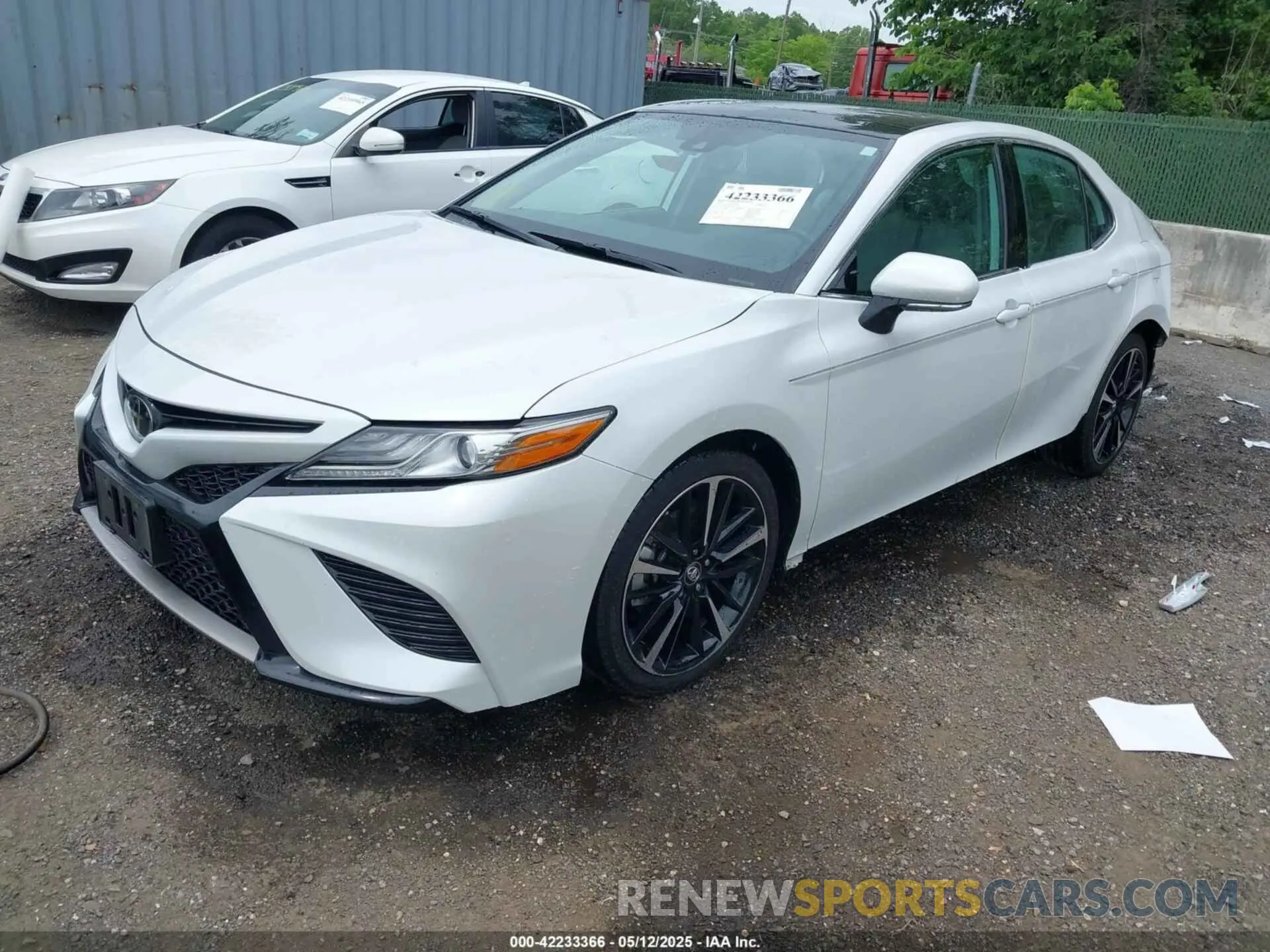 2 fotografías del automóvil dañado 4T1B61HKXKU719315 TOYOTA CAMRY 2019