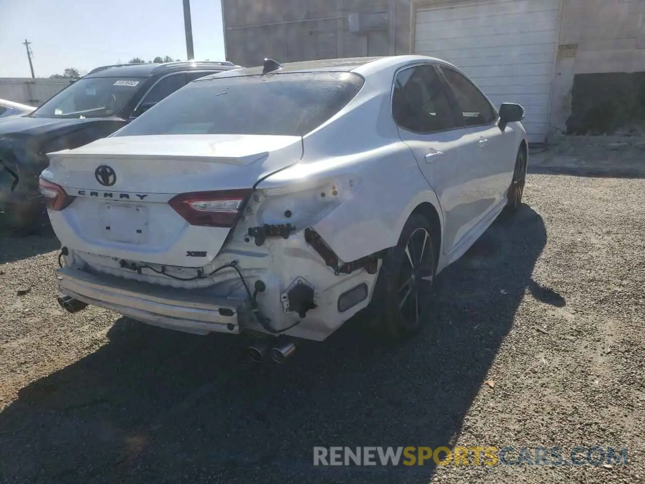 4 fotografías del automóvil dañado 4T1B61HKXKU747020 TOYOTA CAMRY 2019