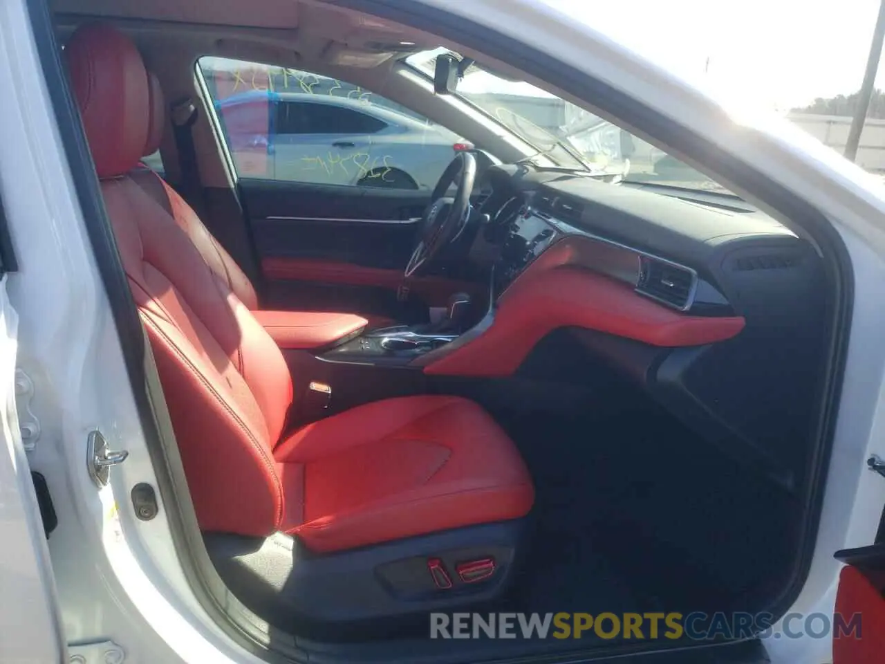 5 fotografías del automóvil dañado 4T1B61HKXKU747020 TOYOTA CAMRY 2019
