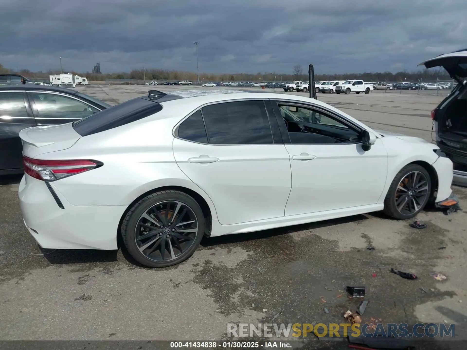 13 fotografías del automóvil dañado 4T1B61HKXKU756610 TOYOTA CAMRY 2019