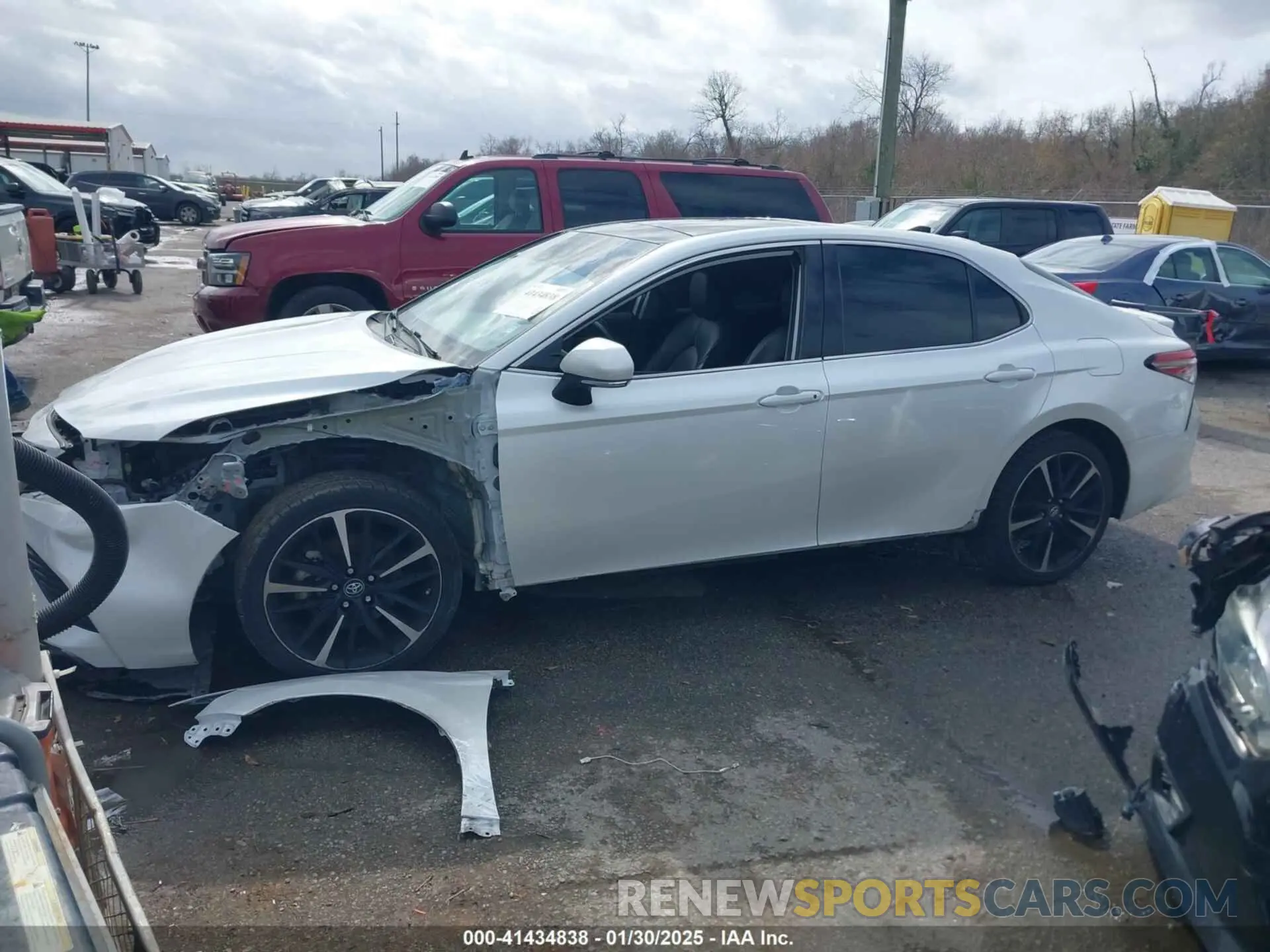 14 fotografías del automóvil dañado 4T1B61HKXKU756610 TOYOTA CAMRY 2019