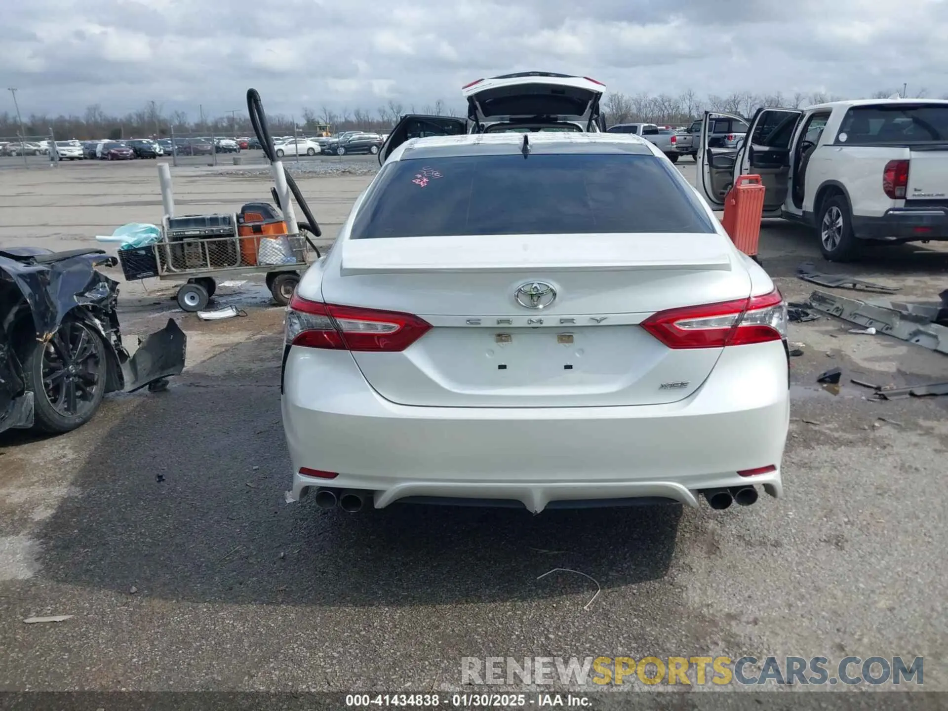 16 fotografías del automóvil dañado 4T1B61HKXKU756610 TOYOTA CAMRY 2019