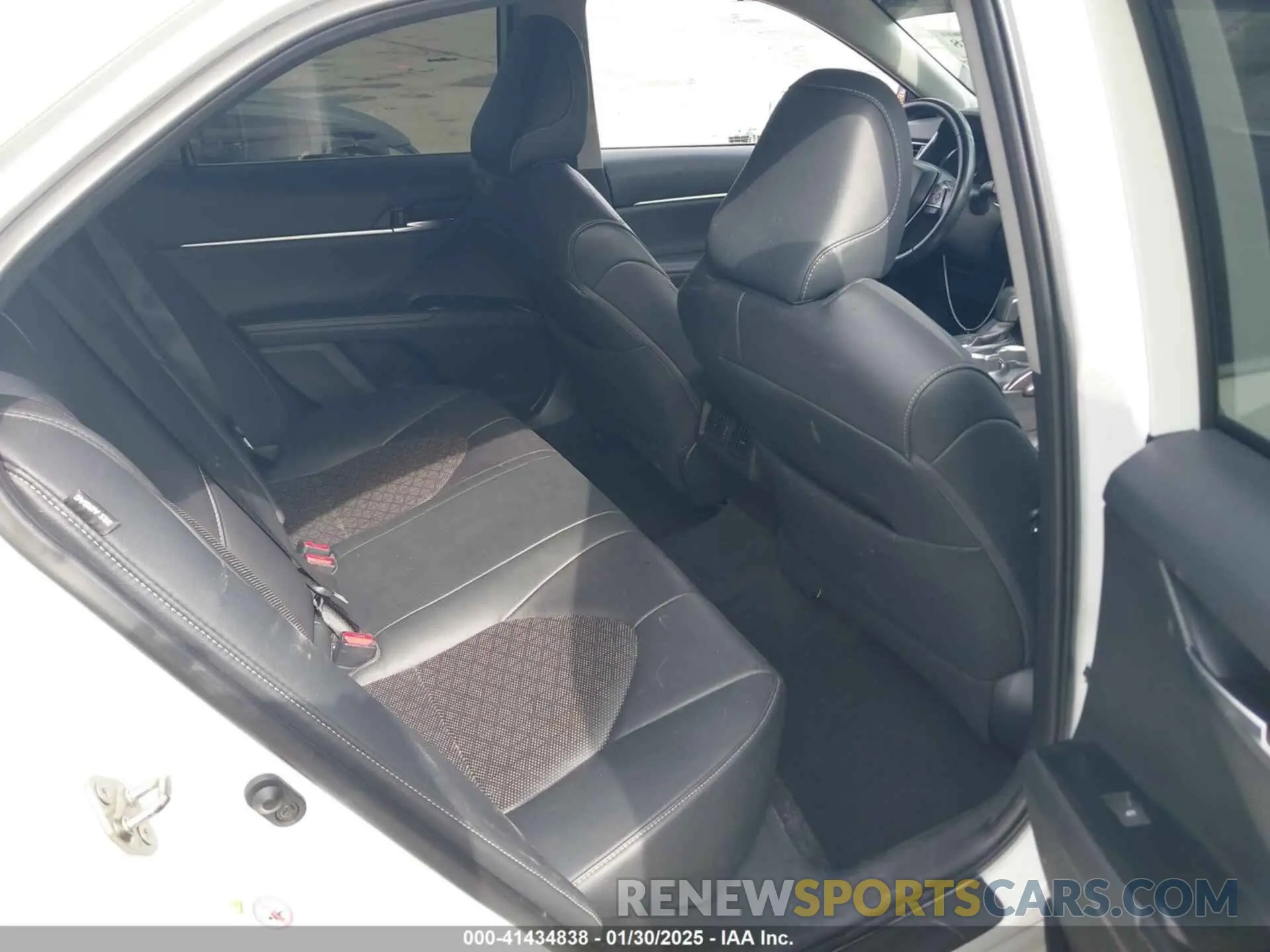 8 fotografías del automóvil dañado 4T1B61HKXKU756610 TOYOTA CAMRY 2019