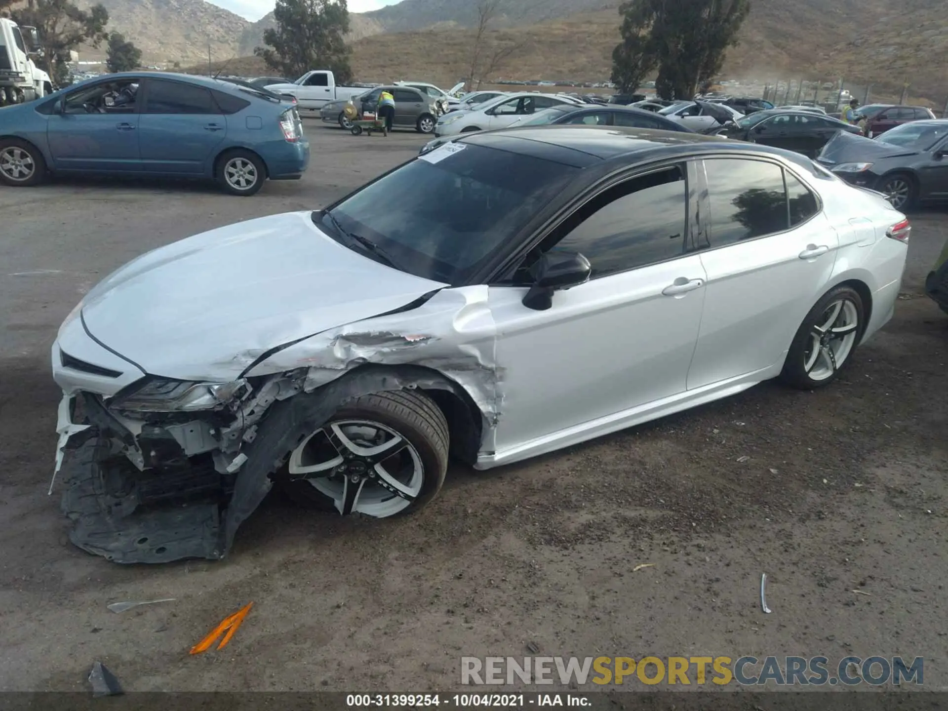 2 fotografías del automóvil dañado 4T1BZ1HK1KU027659 TOYOTA CAMRY 2019
