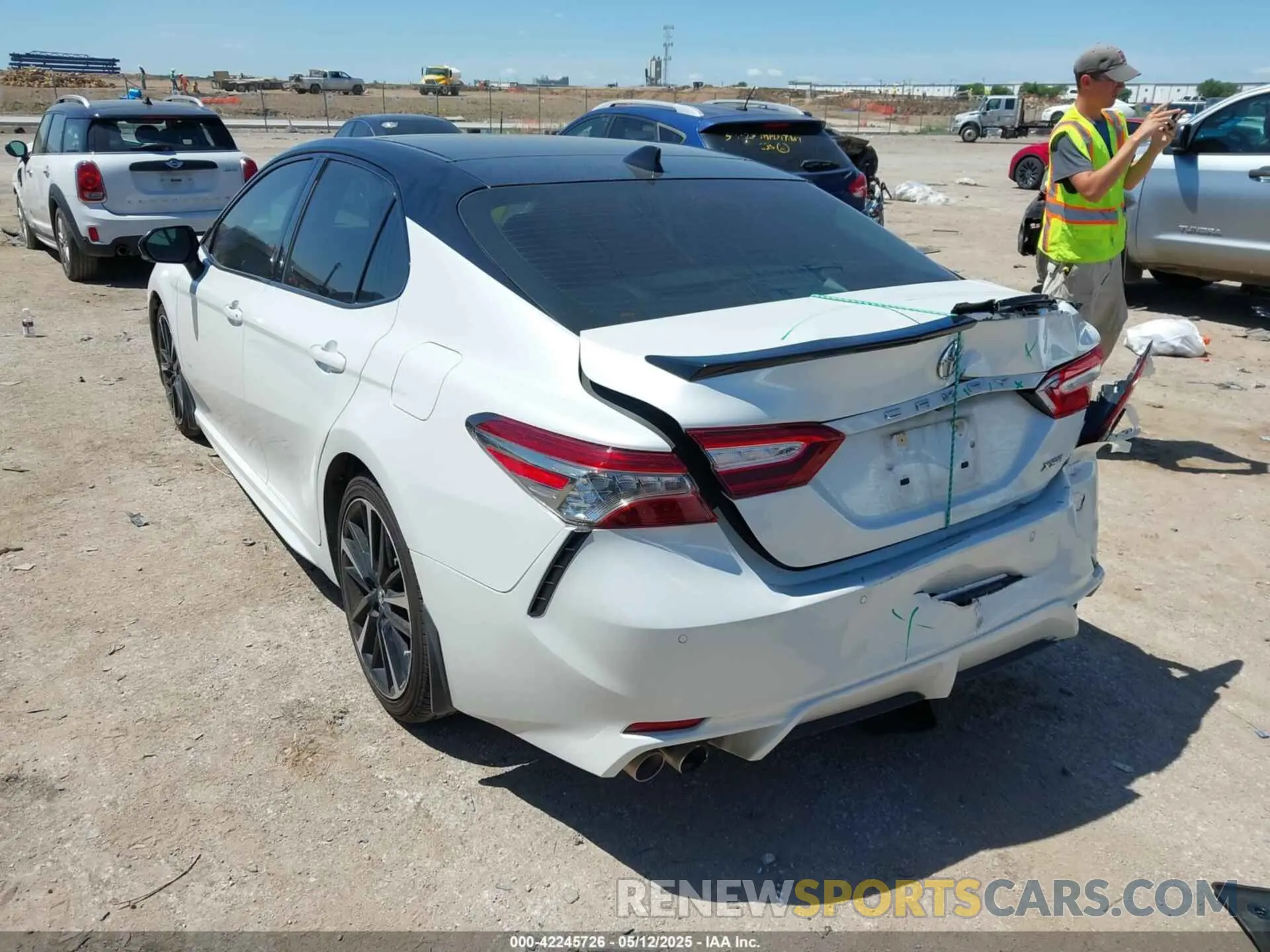 3 fotografías del automóvil dañado 4T1BZ1HK2KU029579 TOYOTA CAMRY 2019