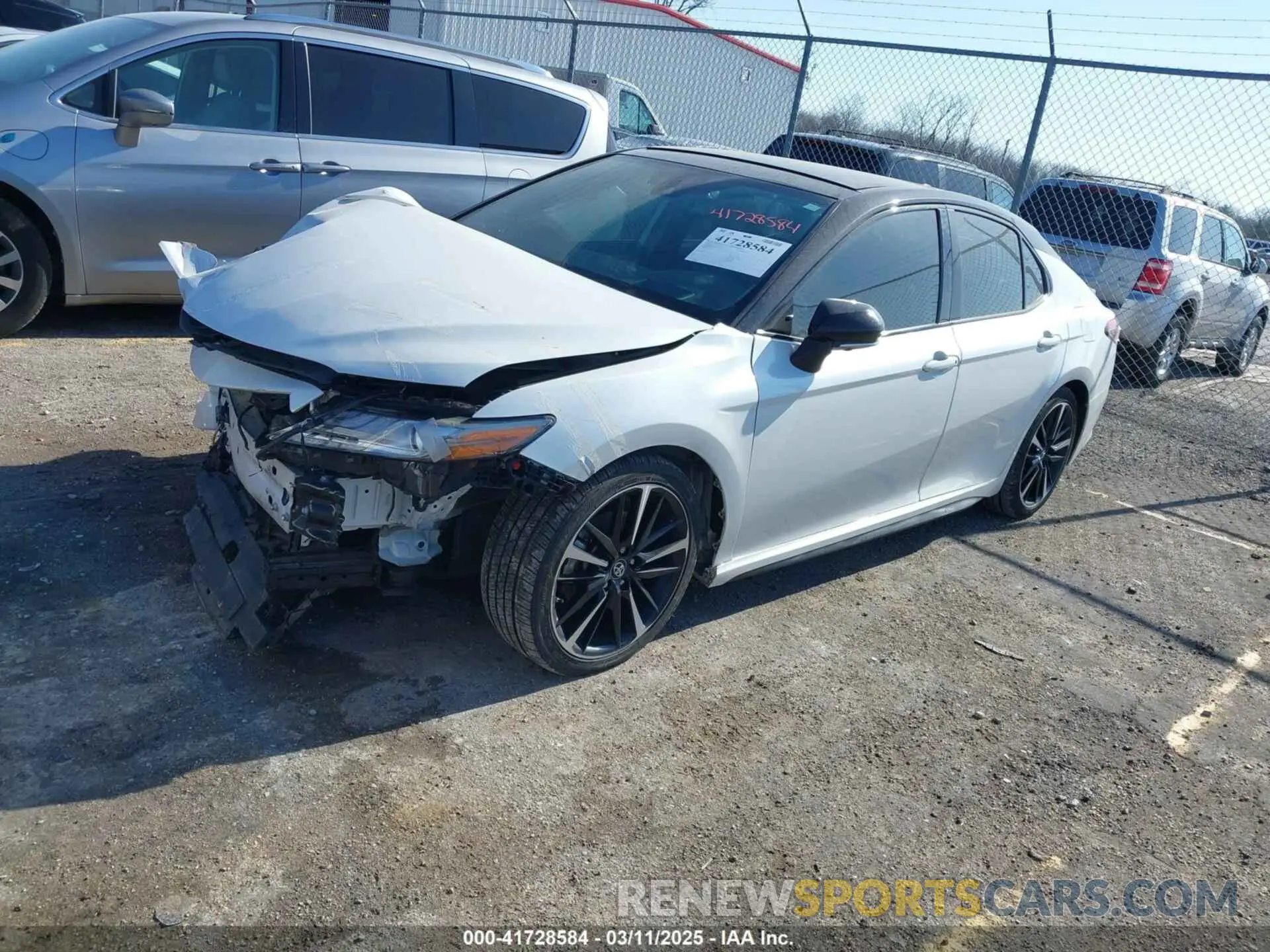 2 fotografías del automóvil dañado 4T1BZ1HK3KU027579 TOYOTA CAMRY 2019