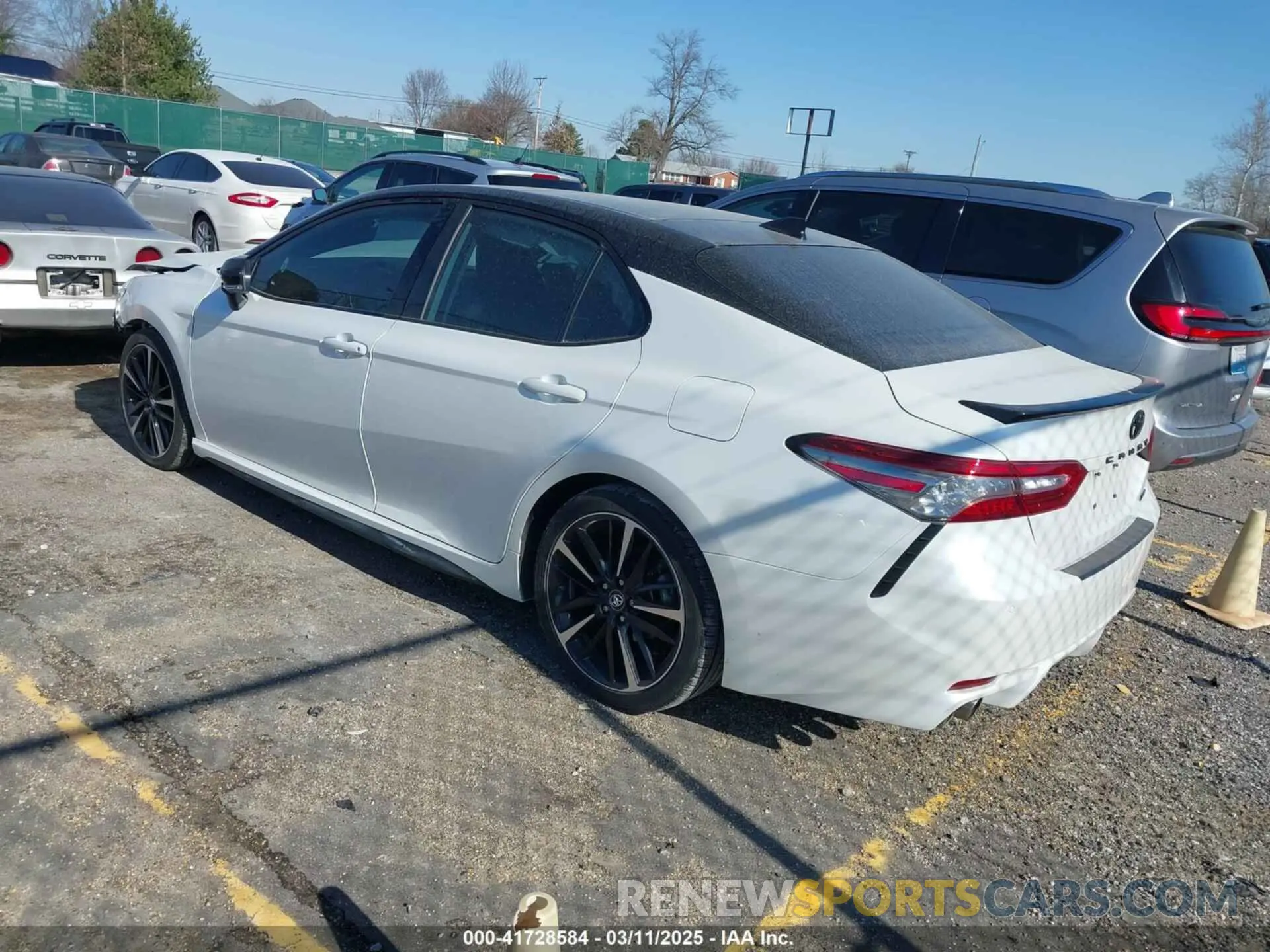 3 fotografías del automóvil dañado 4T1BZ1HK3KU027579 TOYOTA CAMRY 2019