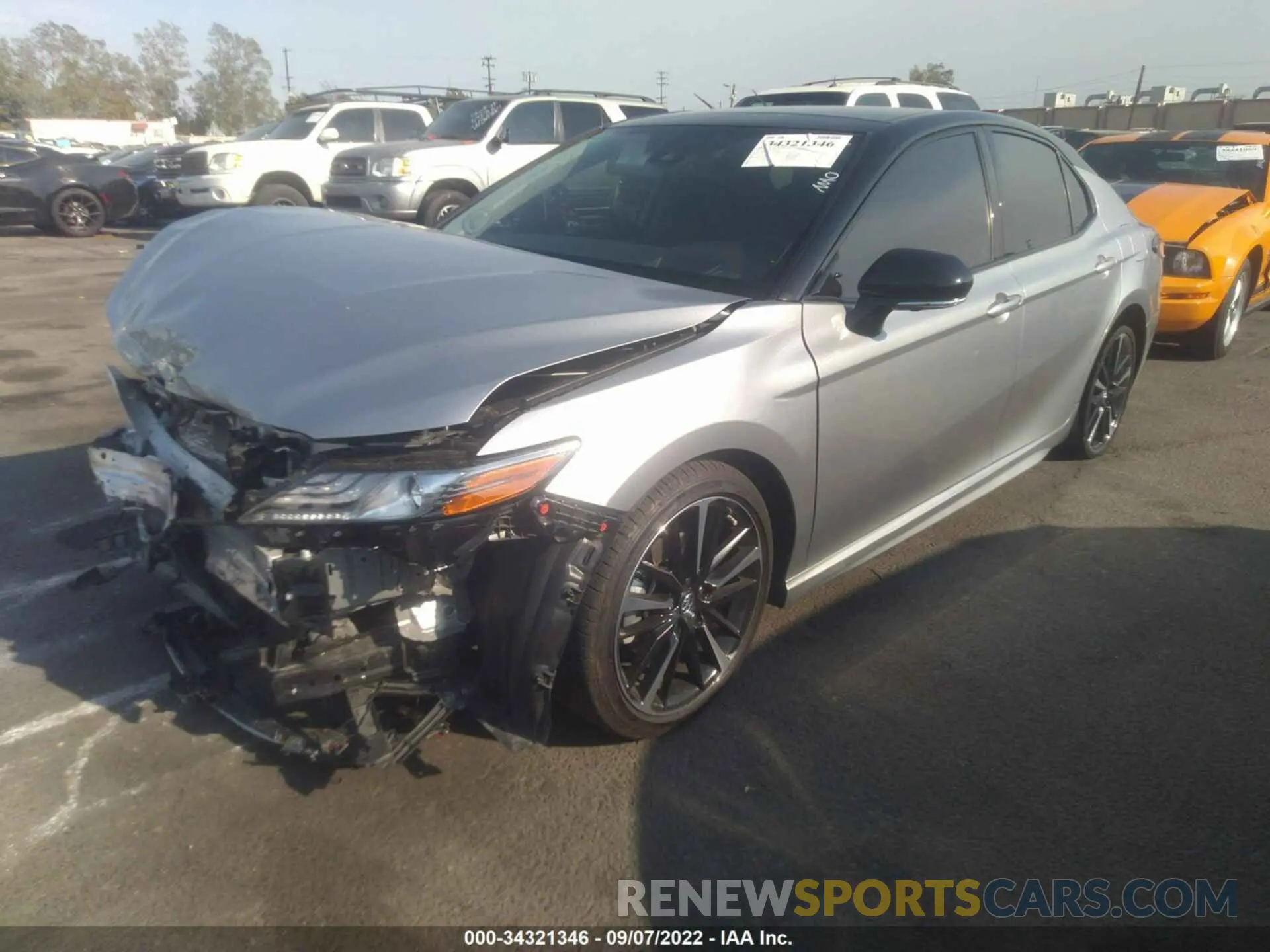 2 fotografías del automóvil dañado 4T1BZ1HK3KU027677 TOYOTA CAMRY 2019