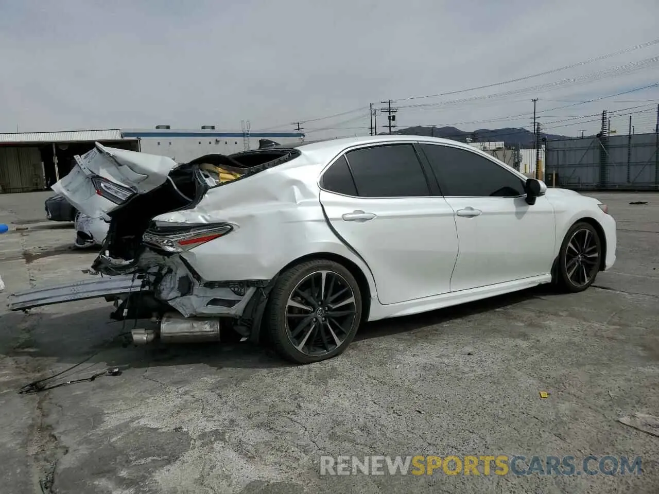 3 fotografías del automóvil dañado 4T1BZ1HK3KU029574 TOYOTA CAMRY 2019