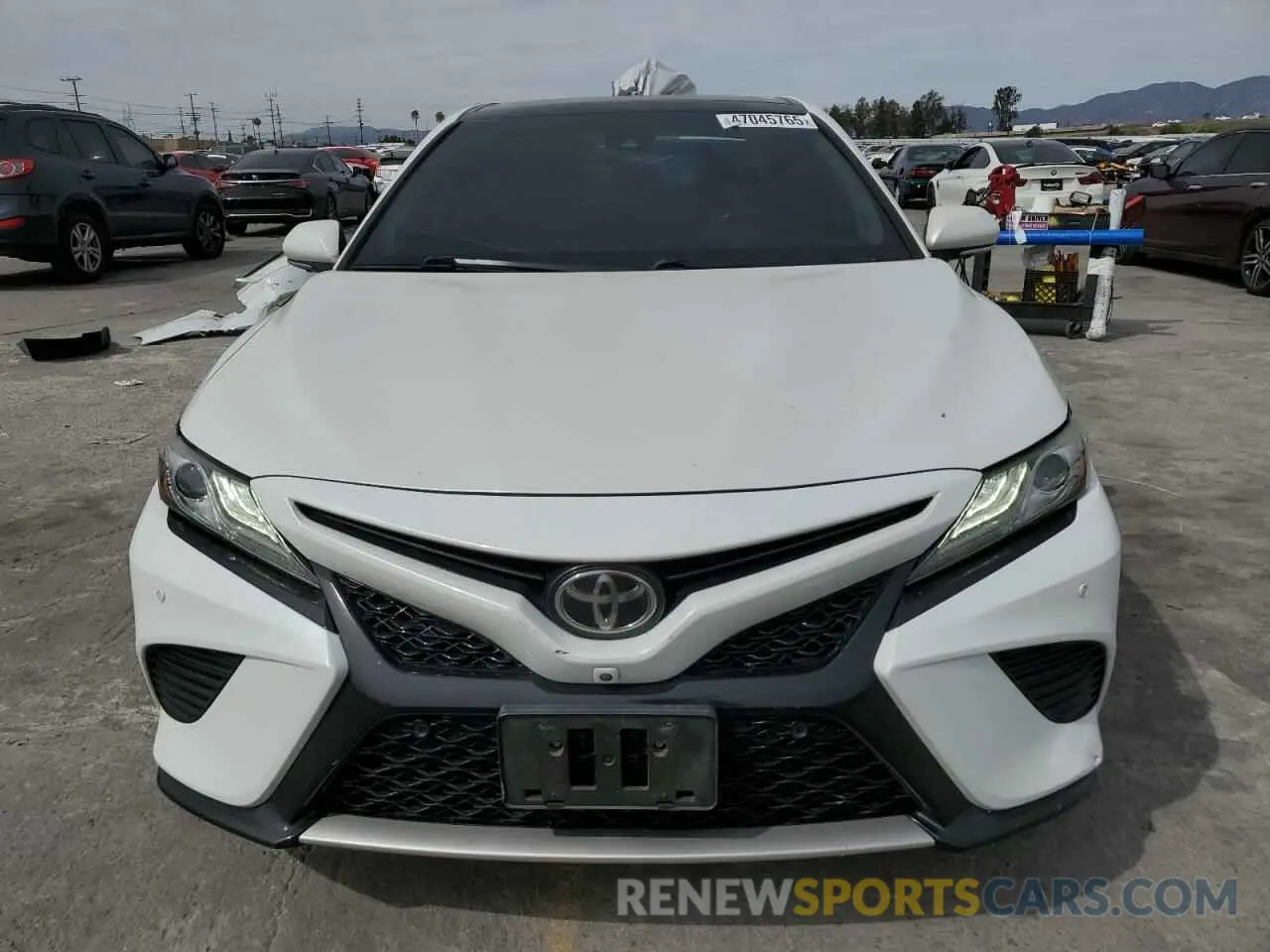 5 fotografías del automóvil dañado 4T1BZ1HK3KU029574 TOYOTA CAMRY 2019