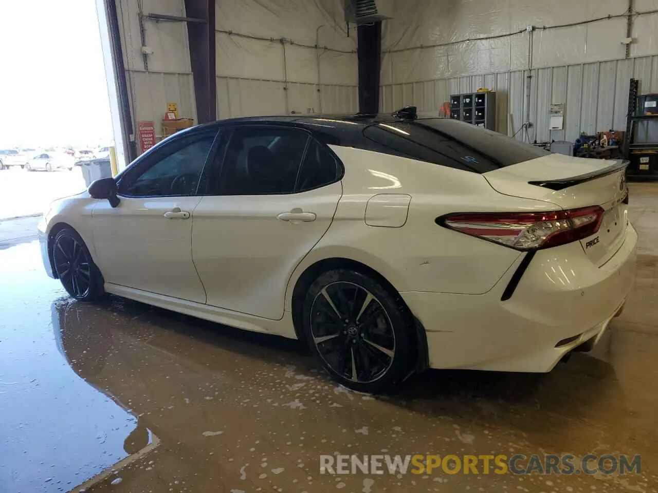 2 fotografías del automóvil dañado 4T1BZ1HK5KU028135 TOYOTA CAMRY 2019