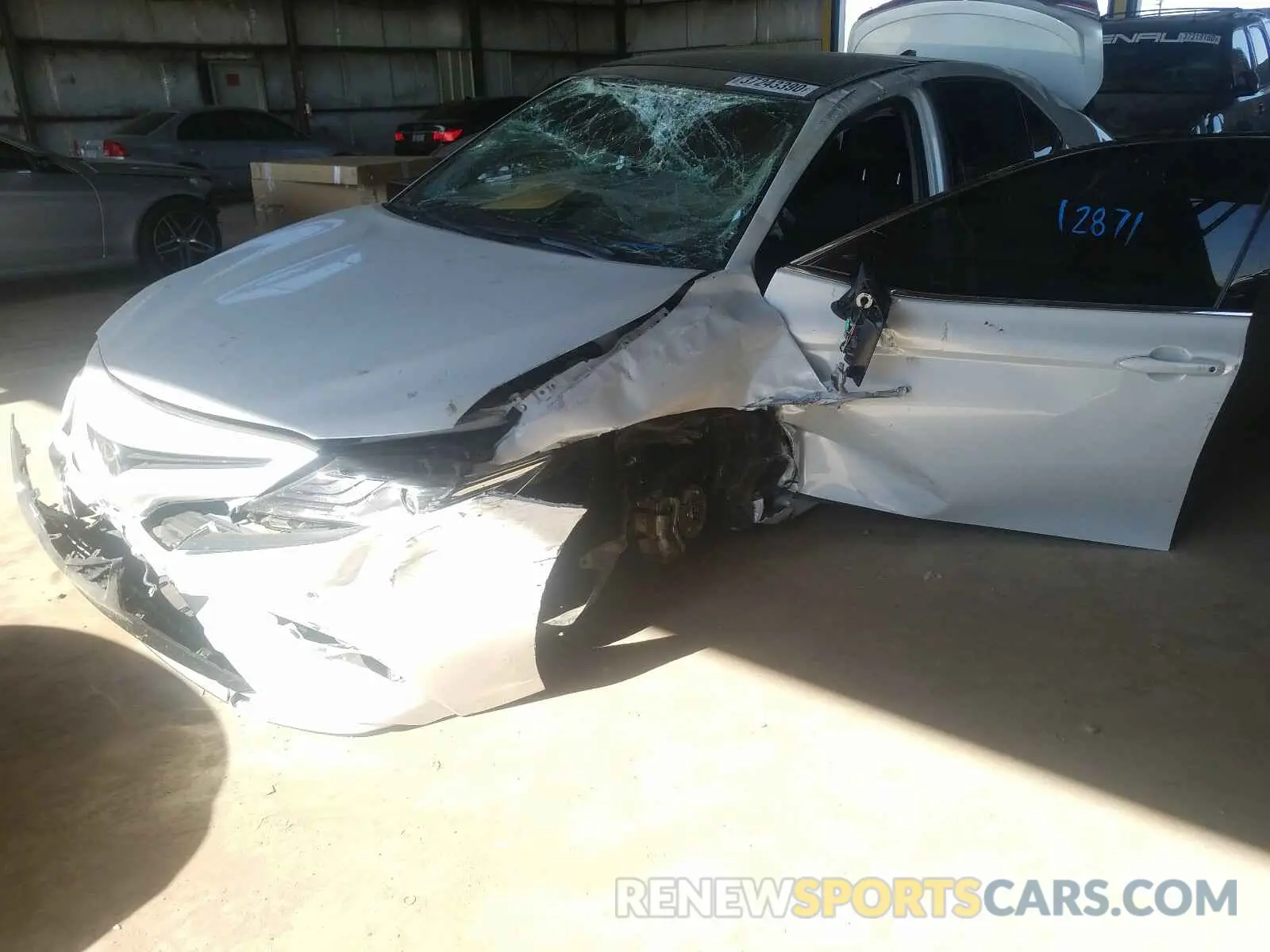 2 fotografías del automóvil dañado 4T1BZ1HK5KU032962 TOYOTA CAMRY 2019