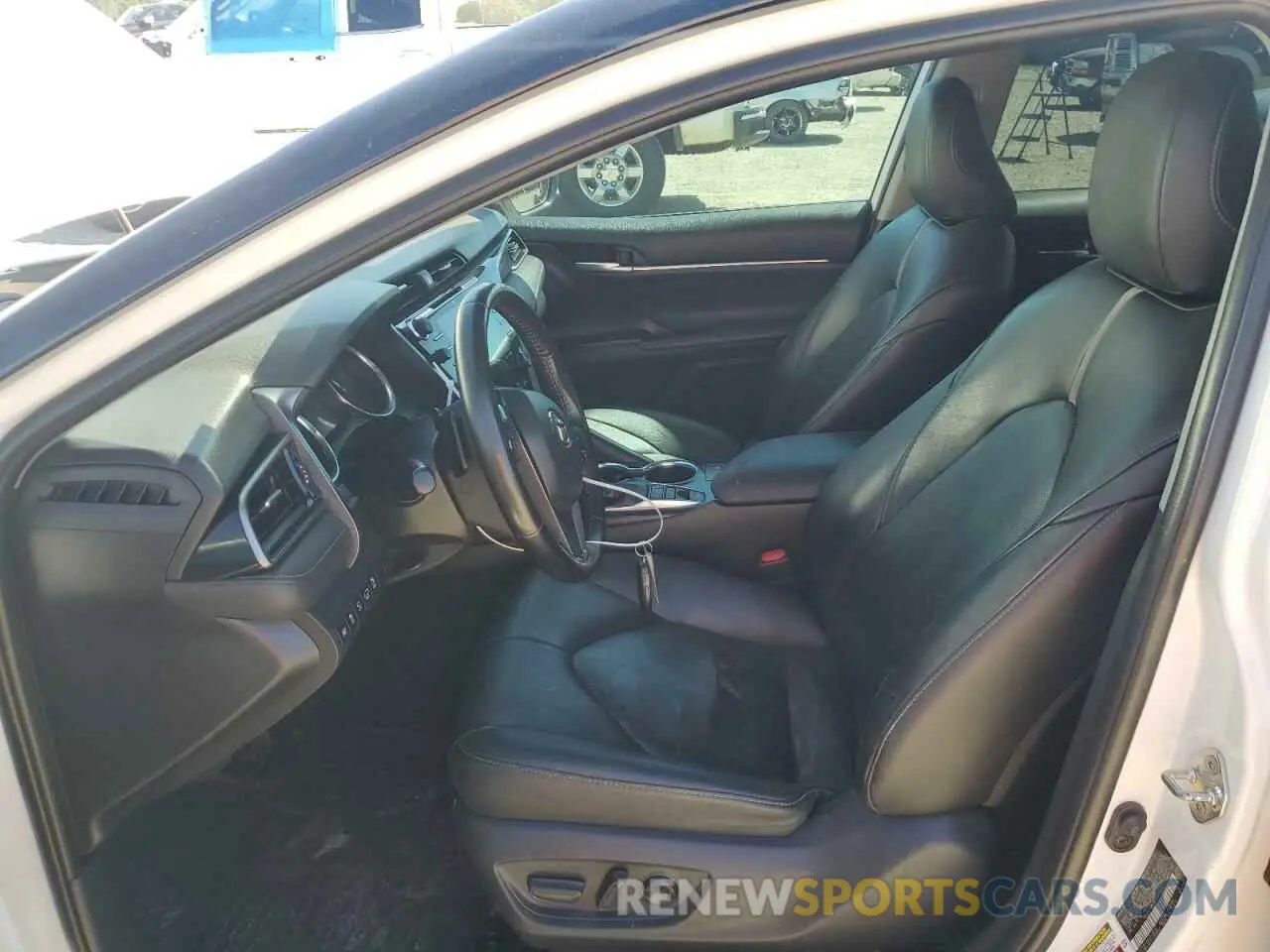7 fotografías del automóvil dañado 4T1BZ1HK7KU027049 TOYOTA CAMRY 2019
