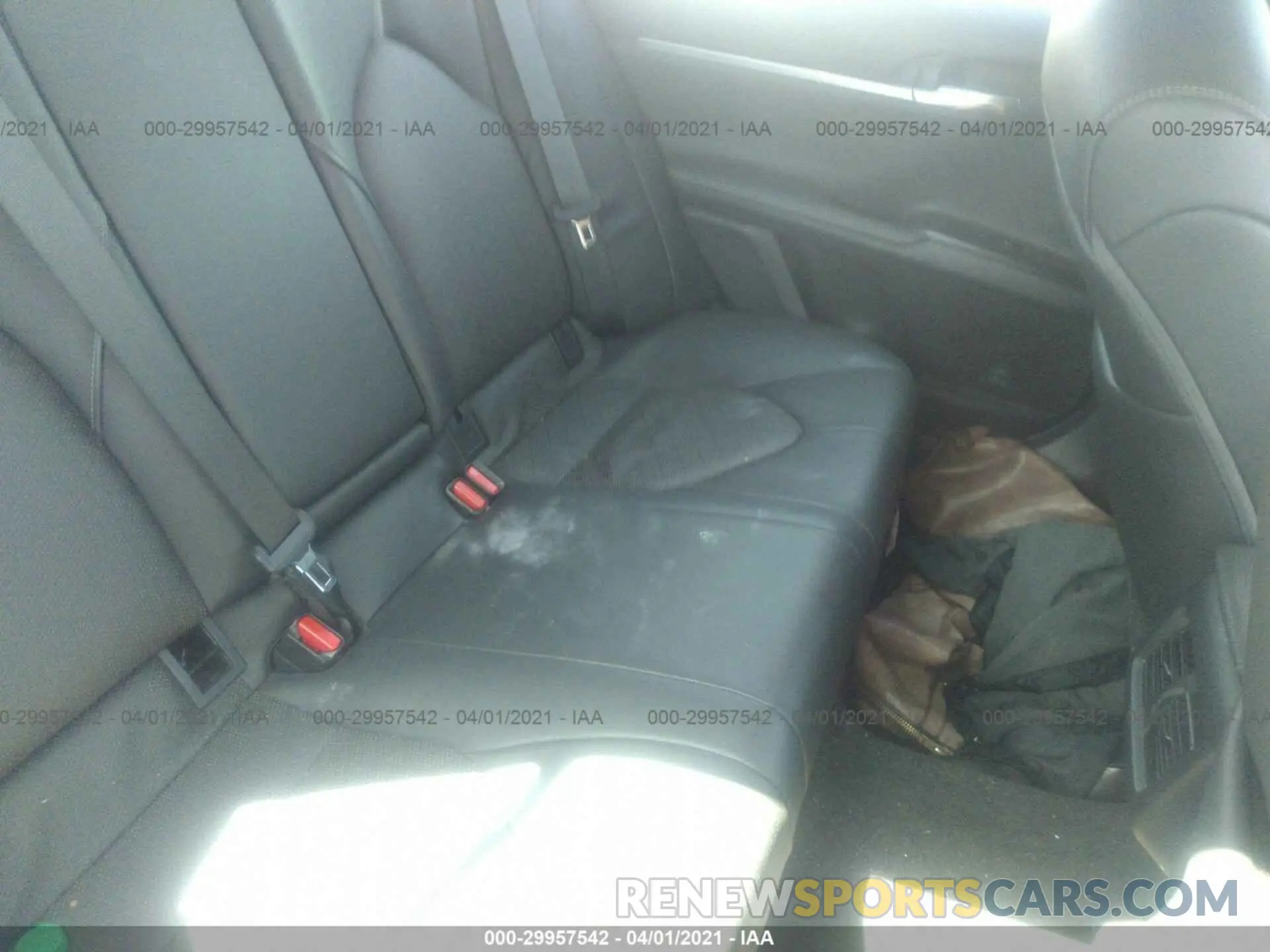 8 fotografías del automóvil dañado 4T1BZ1HK7KU033045 TOYOTA CAMRY 2019