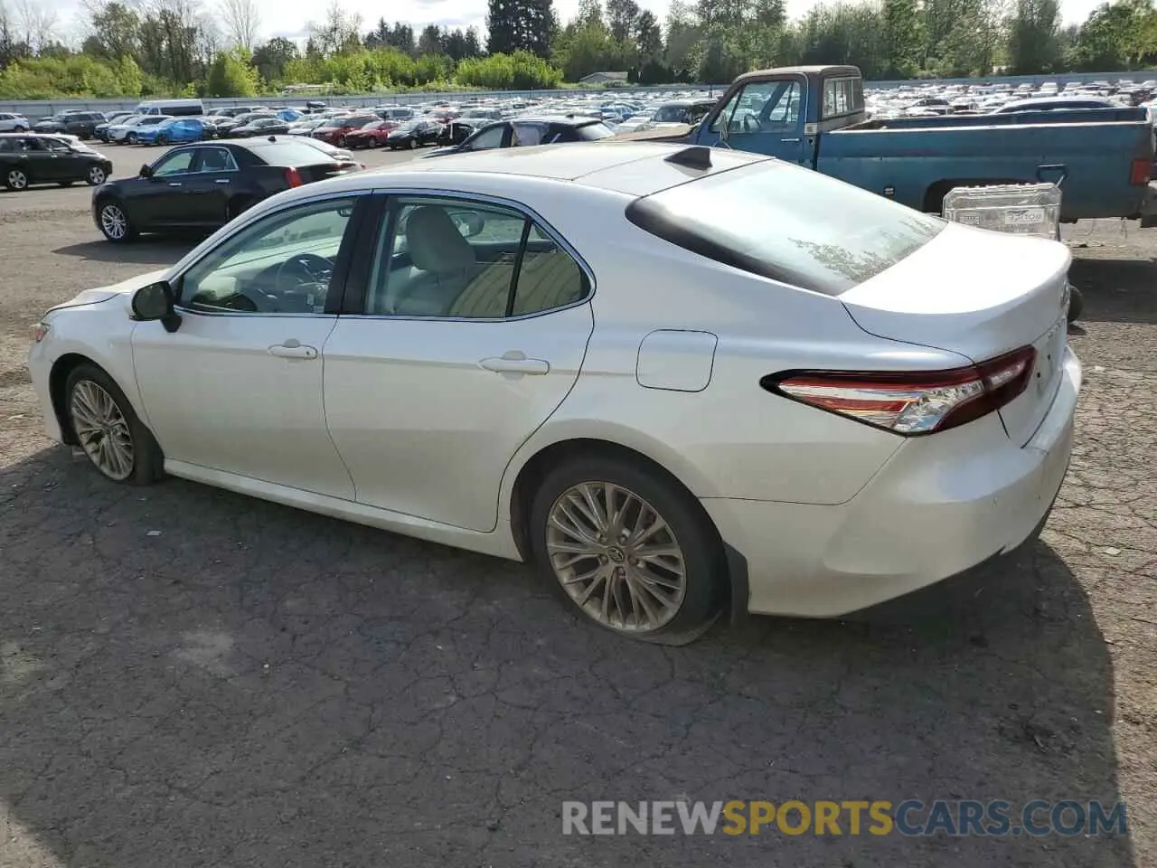 2 fotografías del automóvil dañado 4T1BZ1HK7KU507351 TOYOTA CAMRY 2019