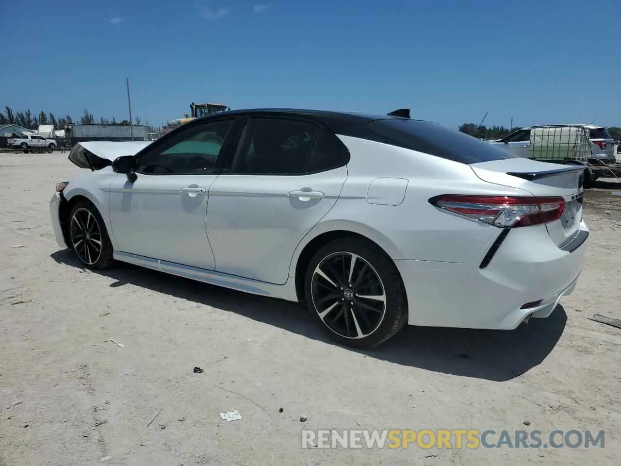 2 fotografías del automóvil dañado 4T1BZ1HK8KU026301 TOYOTA CAMRY 2019