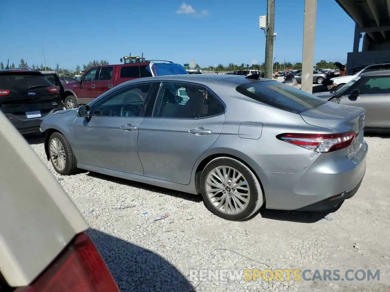 2 fotografías del automóvil dañado 4T1BZ1HK8KU030199 TOYOTA CAMRY 2019