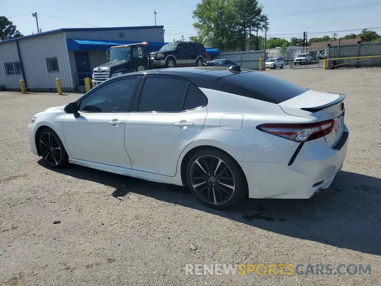 2 fotografías del automóvil dañado 4T1BZ1HK8KU032275 TOYOTA CAMRY 2019