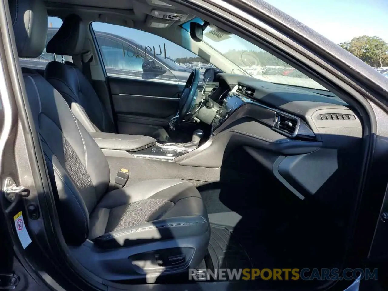 5 fotografías del automóvil dañado 4T1BZ1HK9KU023696 TOYOTA CAMRY 2019