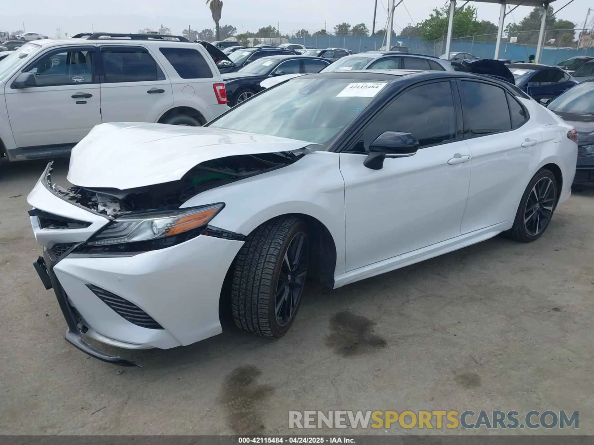 2 fotografías del automóvil dañado 4T1BZ1HK9KU025108 TOYOTA CAMRY 2019