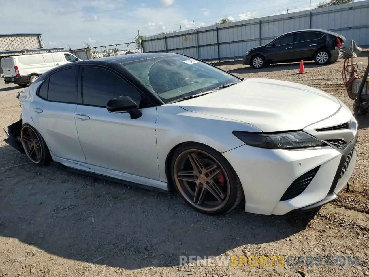 4 fotografías del automóvil dañado 4T1BZ1HK9KU027926 TOYOTA CAMRY 2019