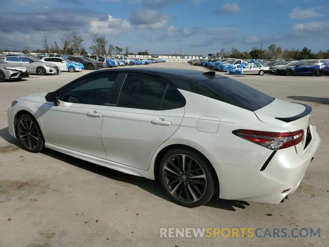 2 fotografías del automóvil dañado 4T1BZ1HK9KU030311 TOYOTA CAMRY 2019