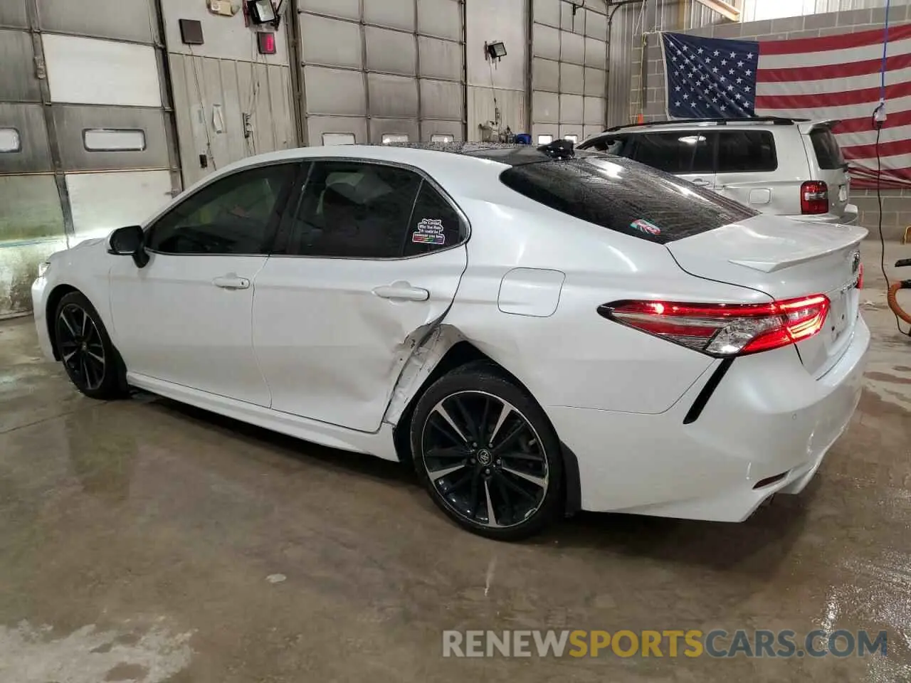 2 fotografías del automóvil dañado 4T1BZ1HK9KU508629 TOYOTA CAMRY 2019