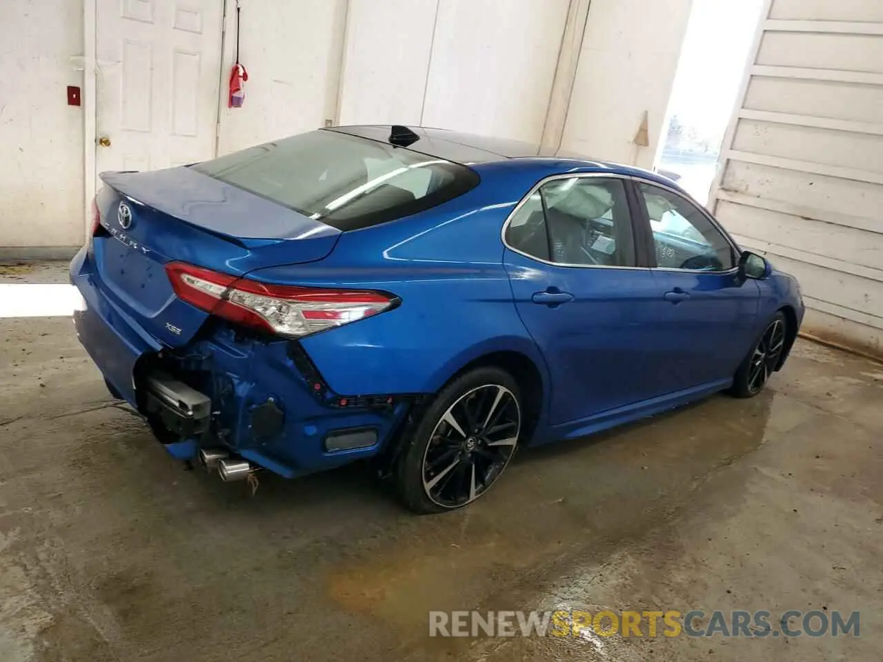 3 fotografías del automóvil dañado 4T1BZ1HKXKU021827 TOYOTA CAMRY 2019