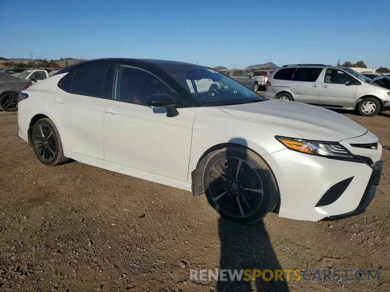 4 fotografías del automóvil dañado 4T1BZ1HKXKU024503 TOYOTA CAMRY 2019