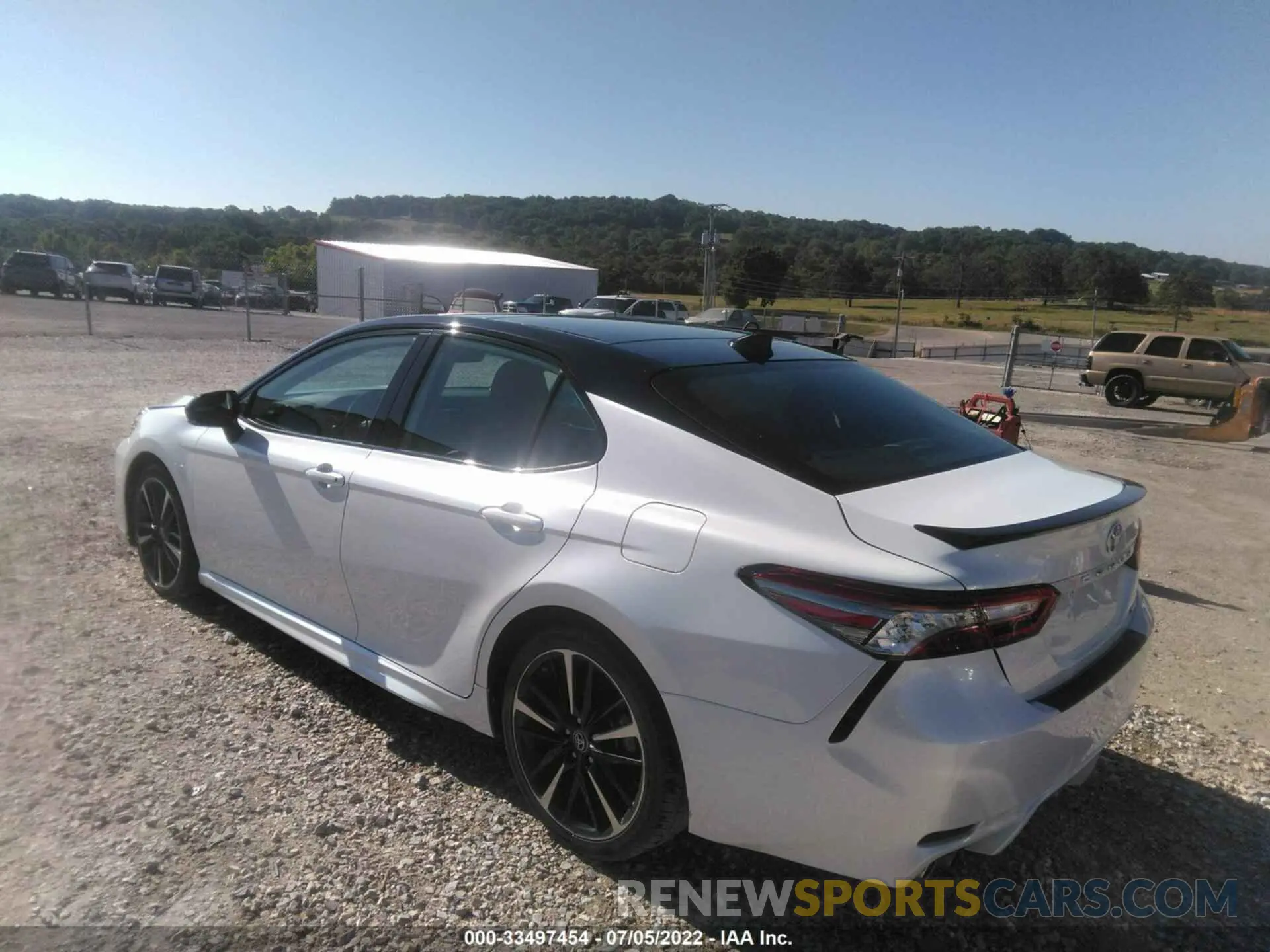 3 fotografías del automóvil dañado 4T1BZ1HKXKU031595 TOYOTA CAMRY 2019
